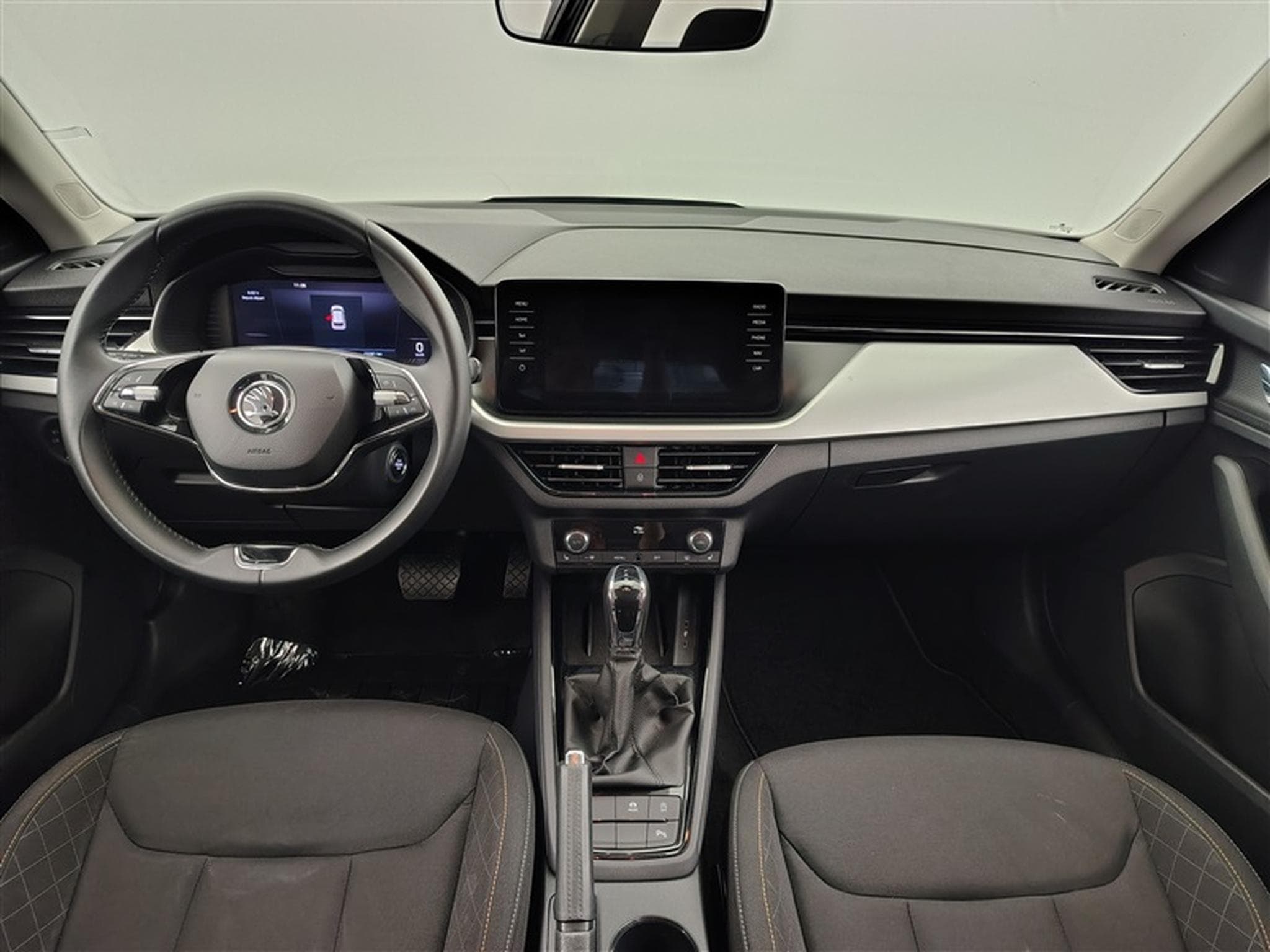 Skoda Kamiq 1.0 TSI 110cv DSG Ambition NAVI / FULL LED / CARPLAY (2024) - Photo 8
