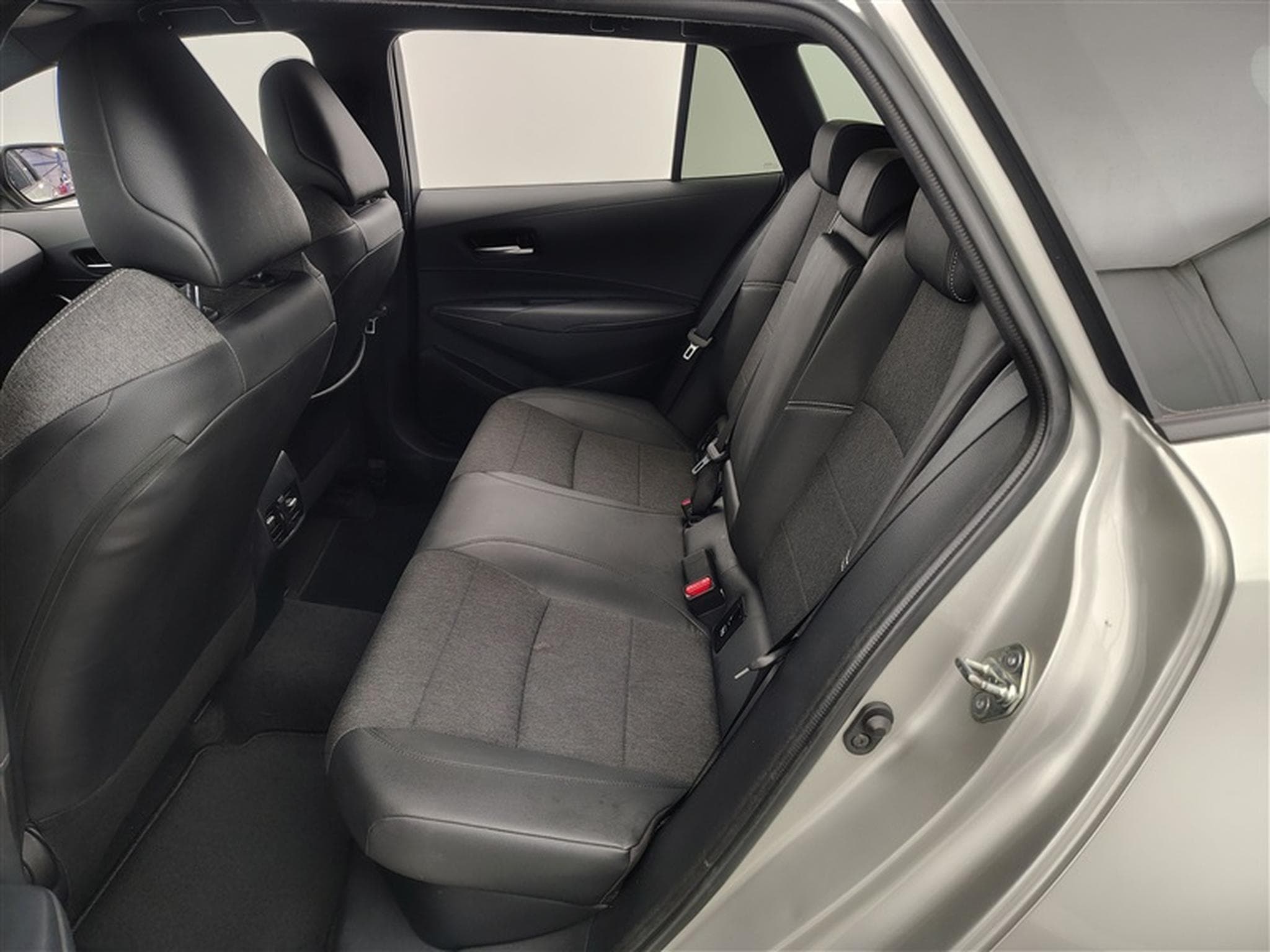 Toyota Corolla 1.8 Hybrid Style e-CVT CLIM/NAVI/CAMERA (2023) - Photo 13
