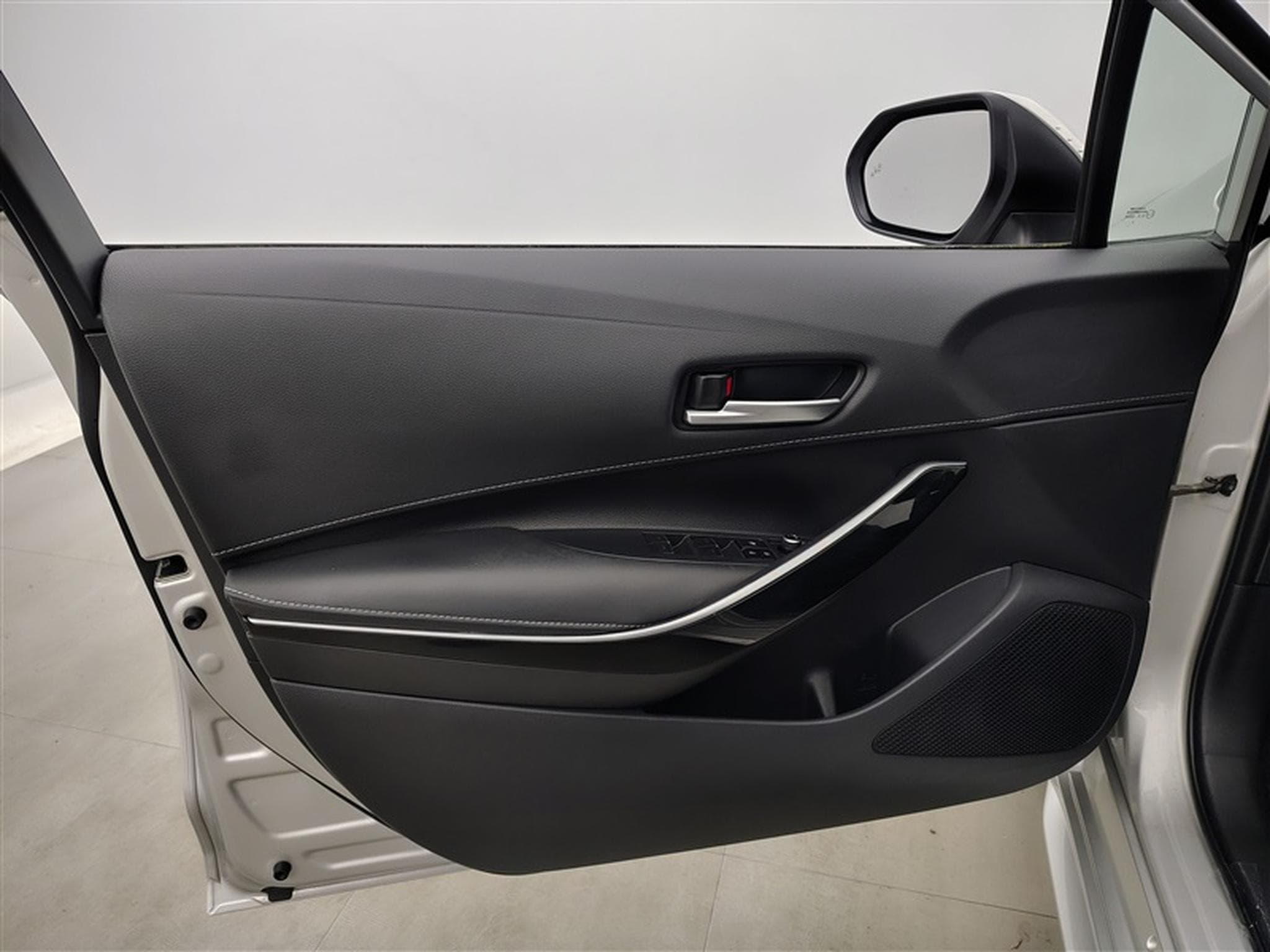 Toyota Corolla 1.8 Hybrid Style e-CVT CLIM/NAVI/CAMERA (2023) - Photo 17