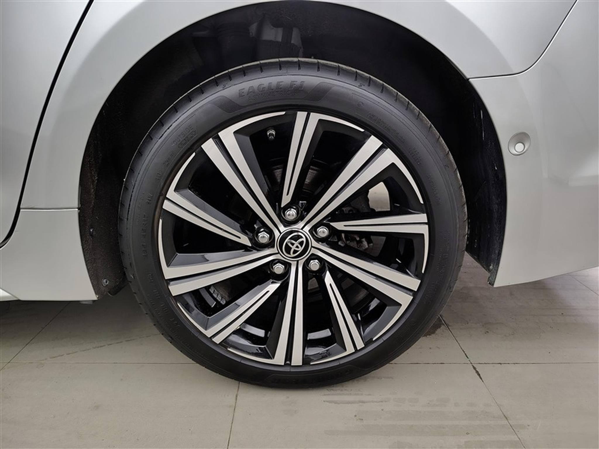 Toyota Corolla 1.8 Hybrid Style e-CVT CLIM/NAVI/CAMERA (2023) - Photo 6