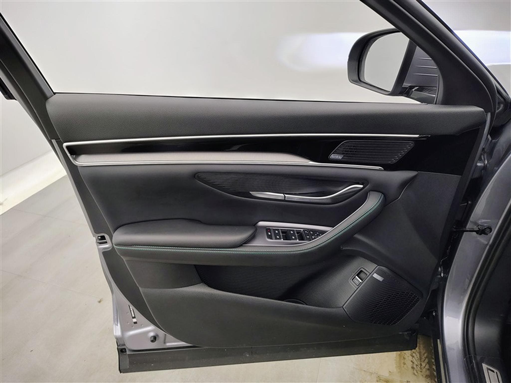 BYD Seal U 1.5 DM-I 218Cv PHEV Comfort CUIR / NAVI / TO PANO (2025) - Photo 17