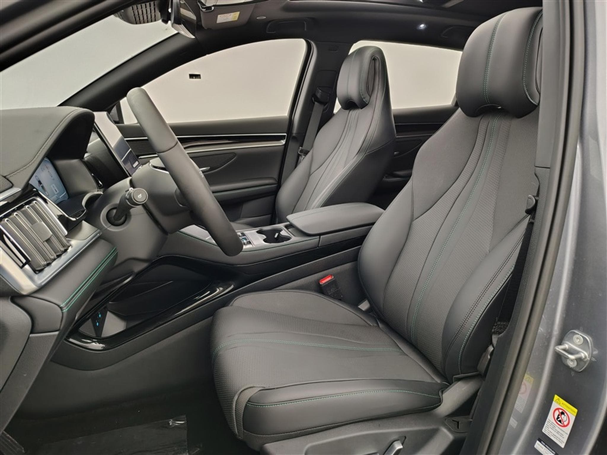 BYD Seal U 1.5 DM-I 218Cv PHEV Comfort CUIR / NAVI / TO PANO (2025) - Photo 7