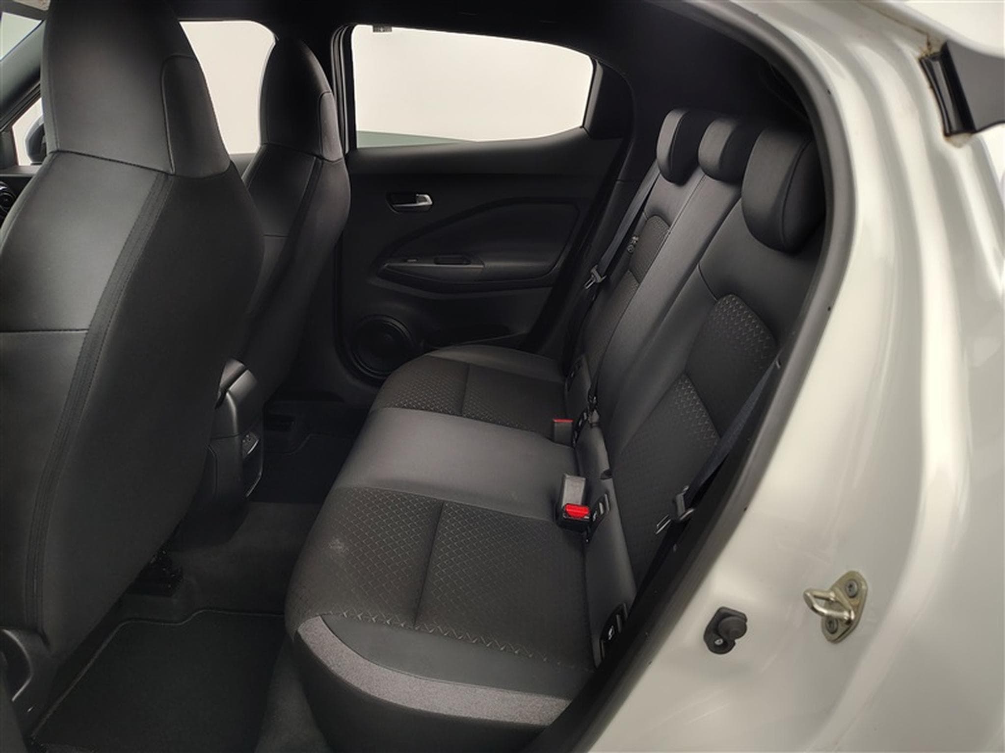 Nissan Juke 1.0 DIG-T 114cv N-Connecta NAVI / FULL LED / CAMERA / JA 17" (2025) - Photo 13
