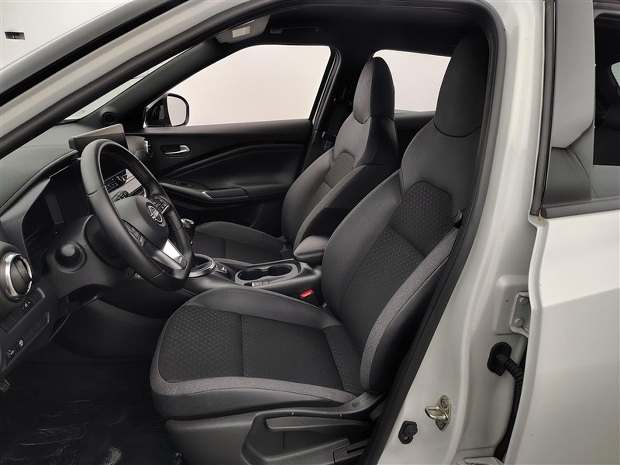 Nissan Juke 1.0 DIG-T 114cv N-Connecta NAVI / FULL LED / CAMERA / JA 17" (2025) - Photo 7