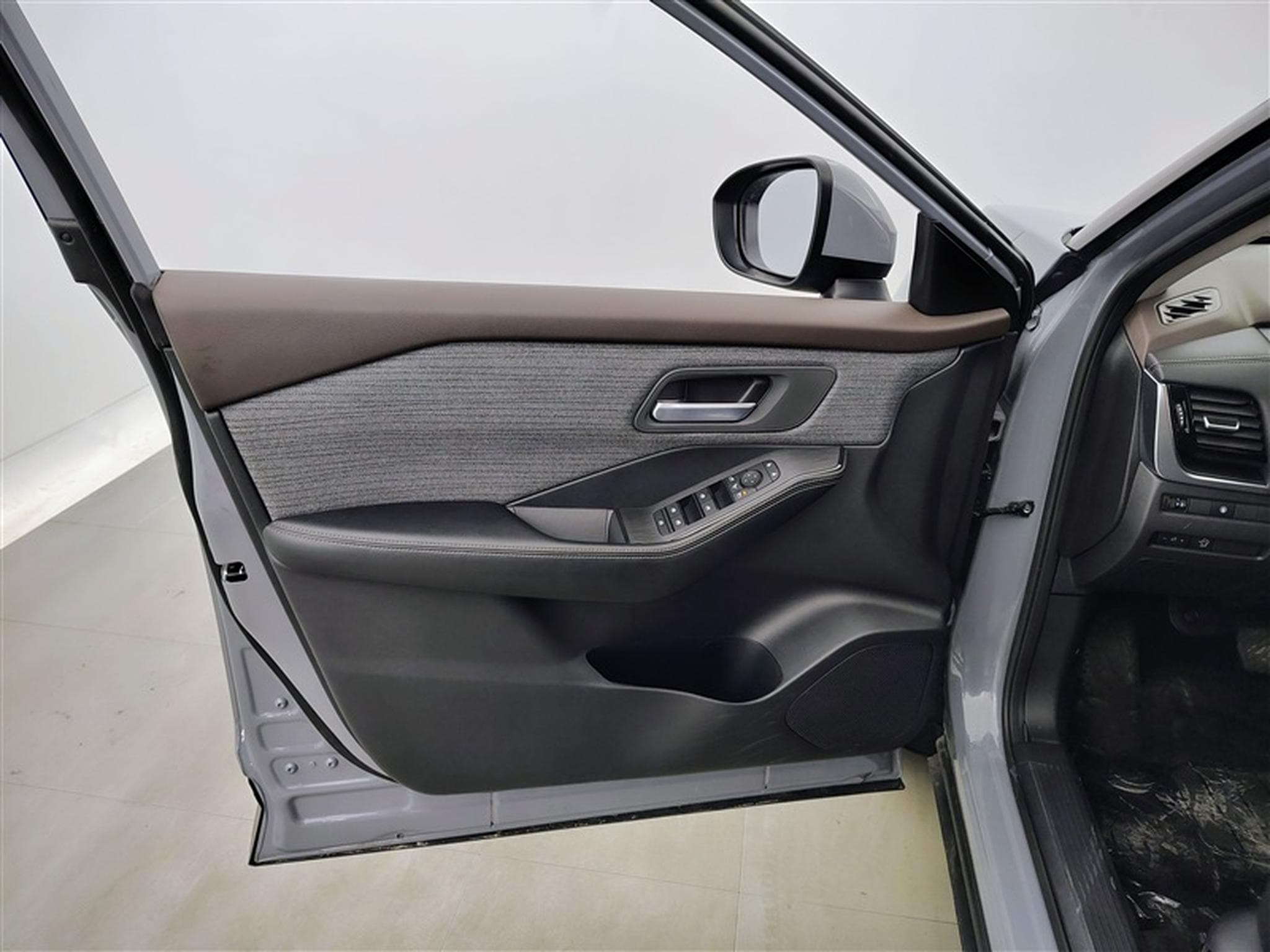 Nissan X-Trail 1.5 DIG-T 2WD N-Connecta 7pl. DCT NAVI / FULL LED (2023) - Photo 17