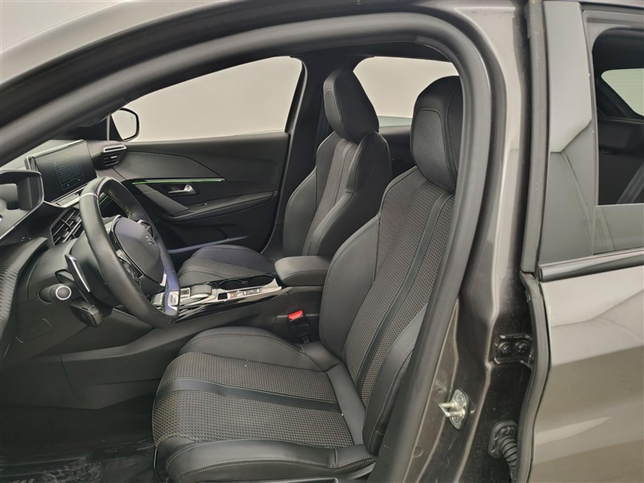 Peugeot 208 1.2i PureTech GT  Navi / Led / PDC+Caméra (2022) - Photo 7