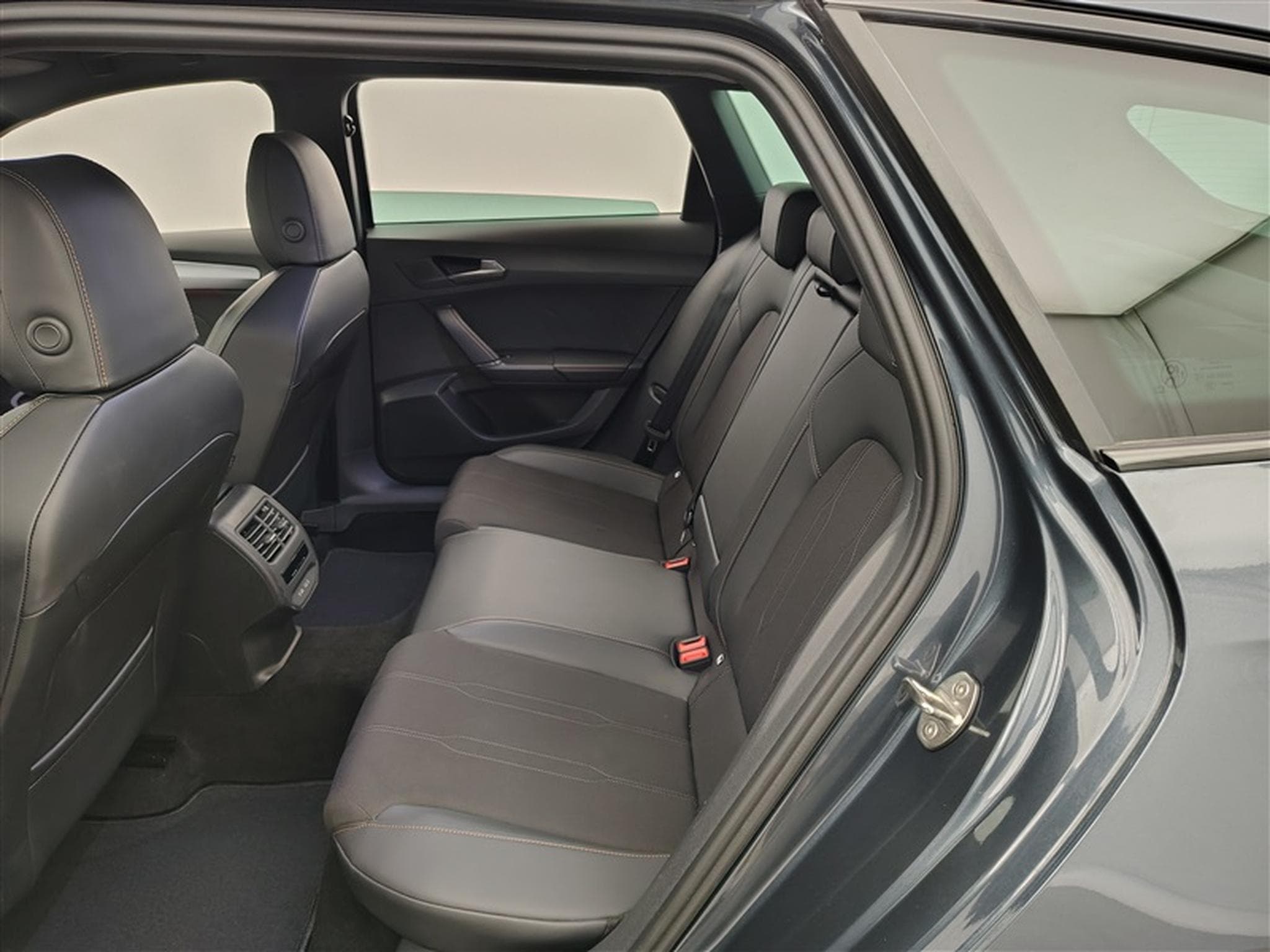 Cupra Leon 1.5 eTSI 150cv DSG  S-CUIR / NAVI / FULL LED / CARPLAY (2024) - Photo 13