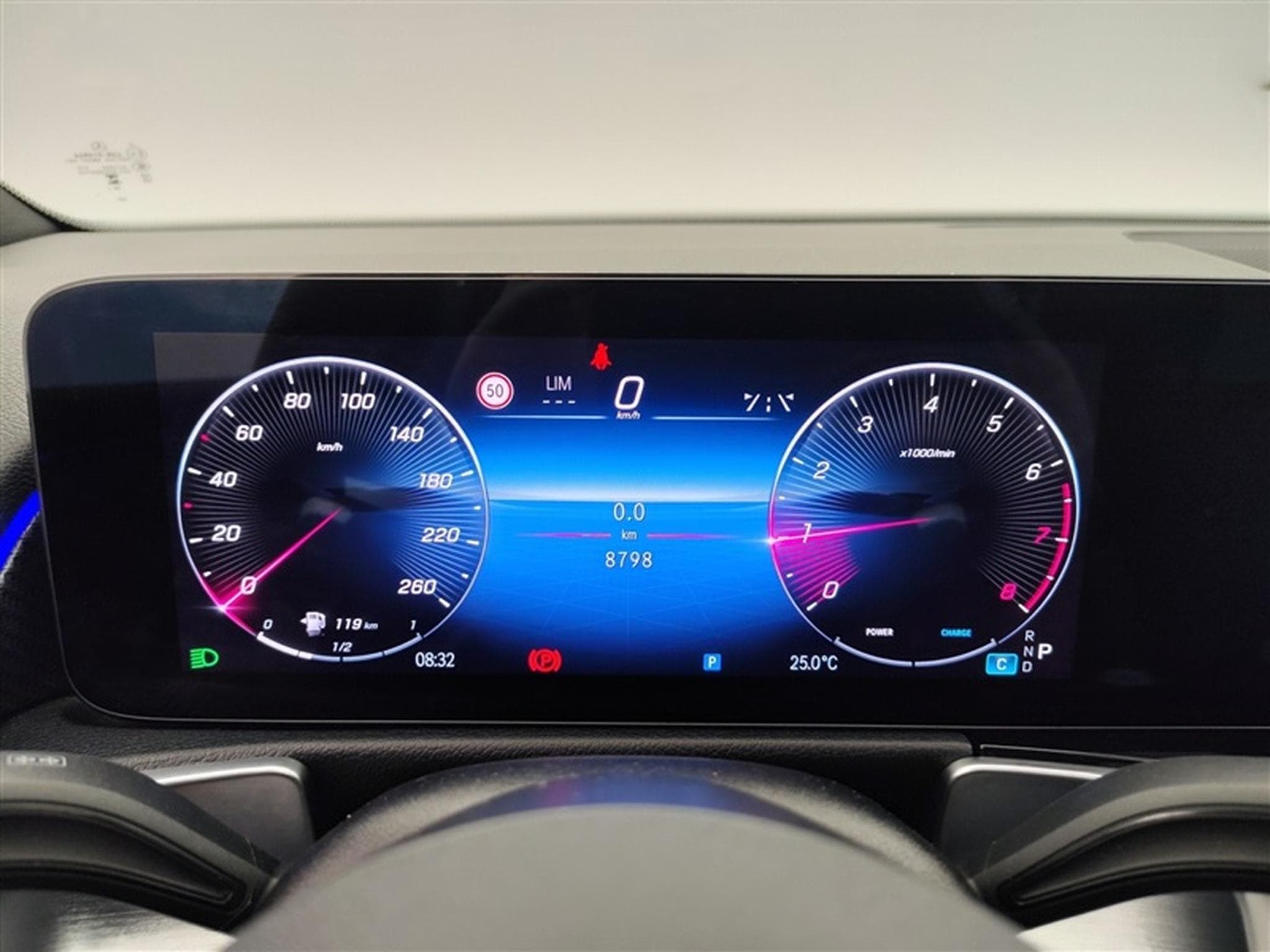 Mercedes GLB 180 7G-Tronic PACK AMG NAVI / S-CUIR / FULL LED / PANO (2025) - Photo 13