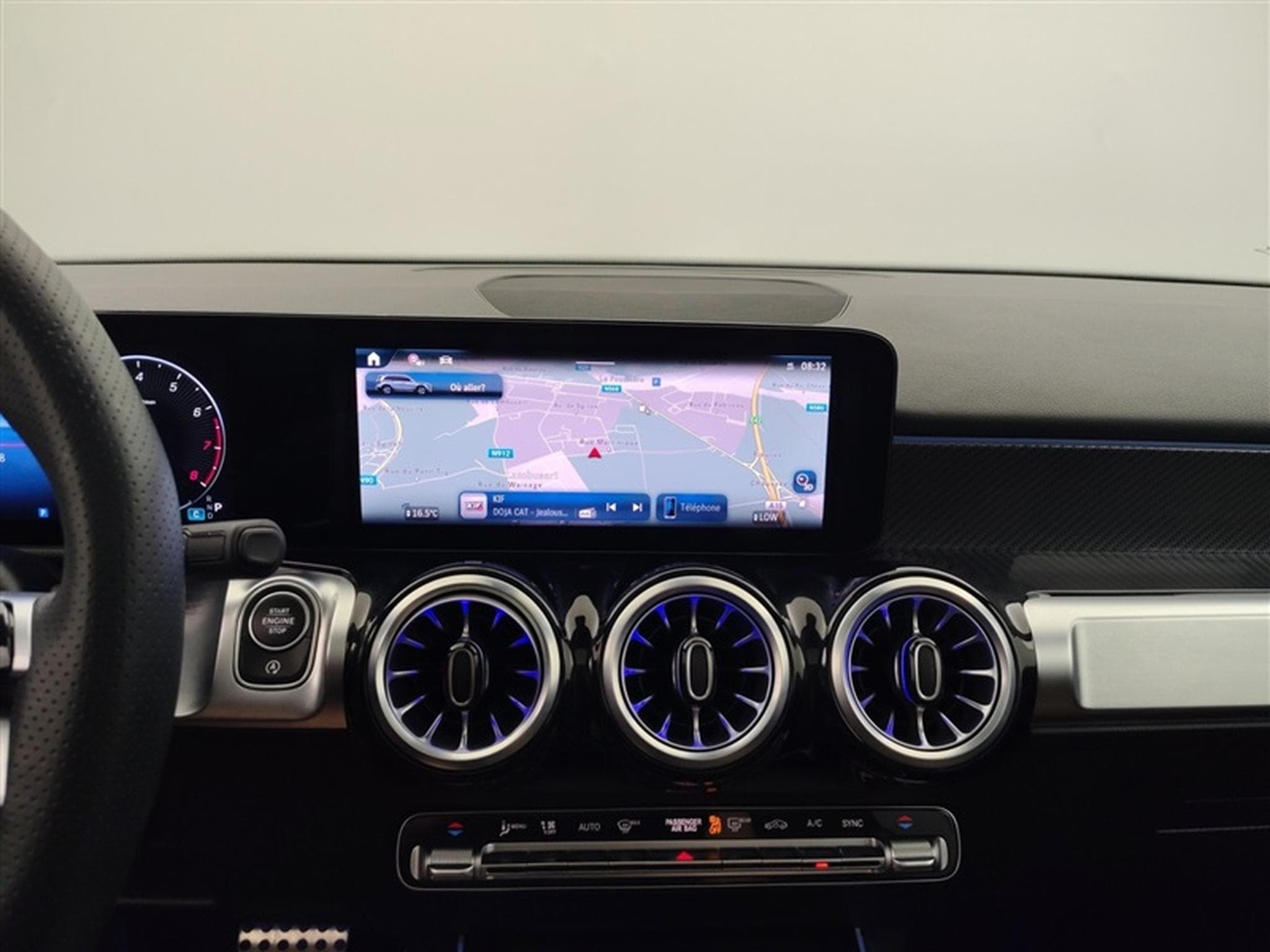 Mercedes GLB 180 7G-Tronic PACK AMG NAVI / S-CUIR / FULL LED / PANO (2025) - Photo 14