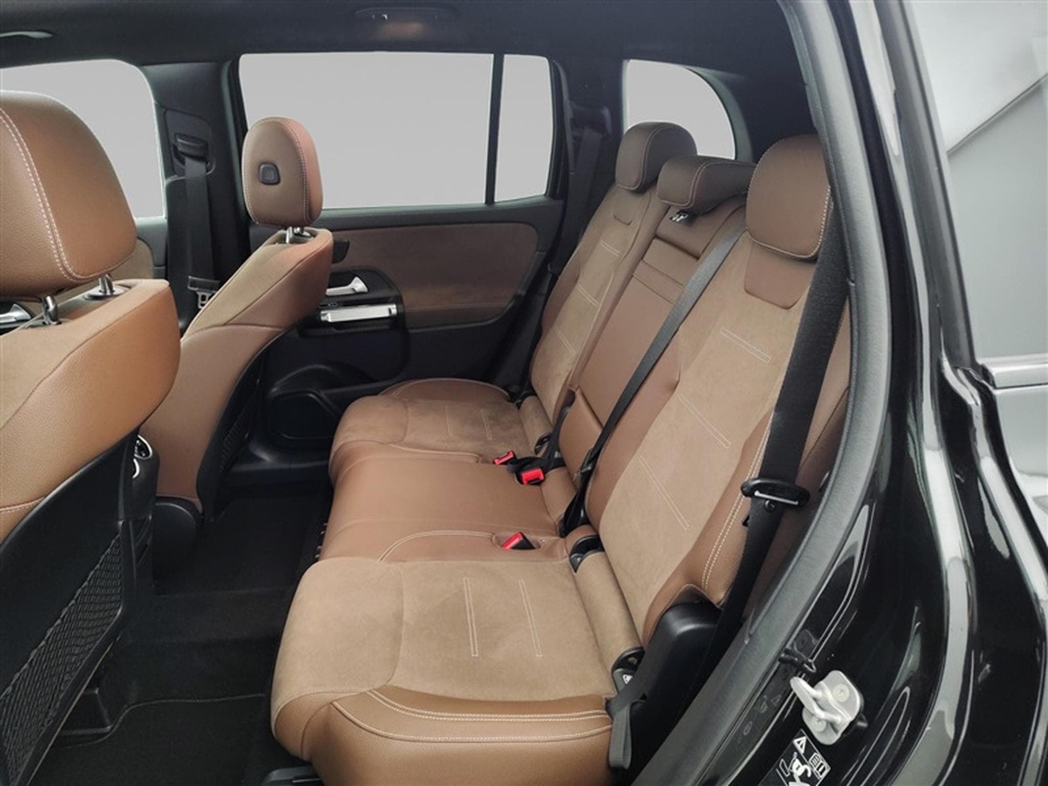 Mercedes GLB 180 7G-Tronic PACK AMG NAVI / S-CUIR / FULL LED / PANO (2025) - Photo 16