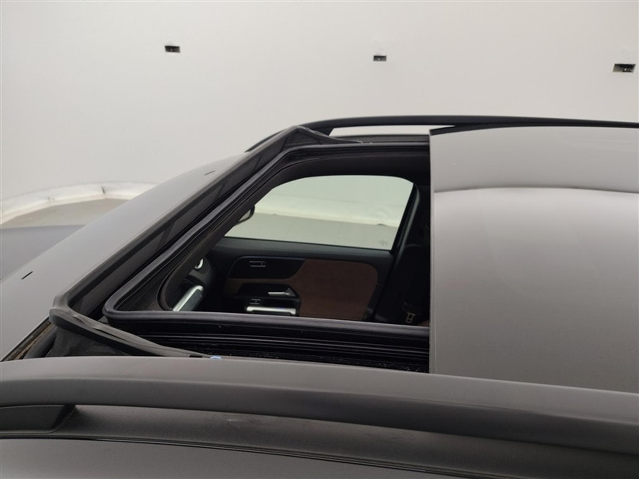 Mercedes GLB 180 7G-Tronic PACK AMG NAVI / S-CUIR / FULL LED / PANO (2025) - Photo 22