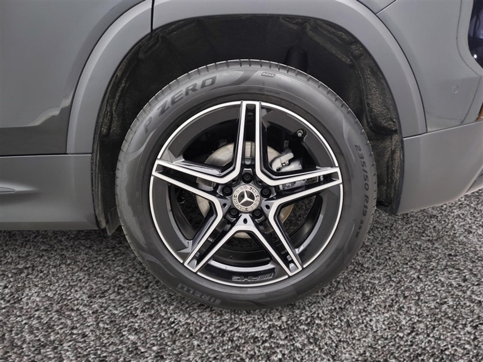 Mercedes GLB 180 7G-Tronic PACK AMG NAVI / S-CUIR / FULL LED / PANO (2025) - Photo 5