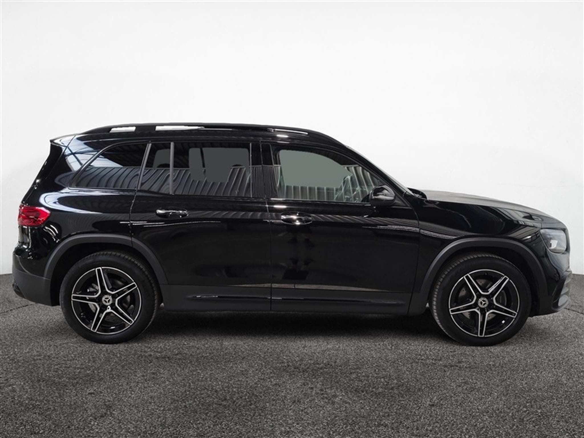 Mercedes GLB 180 7G-Tronic PACK AMG NAVI / S-CUIR / FULL LED / PANO (2025) - Photo 7