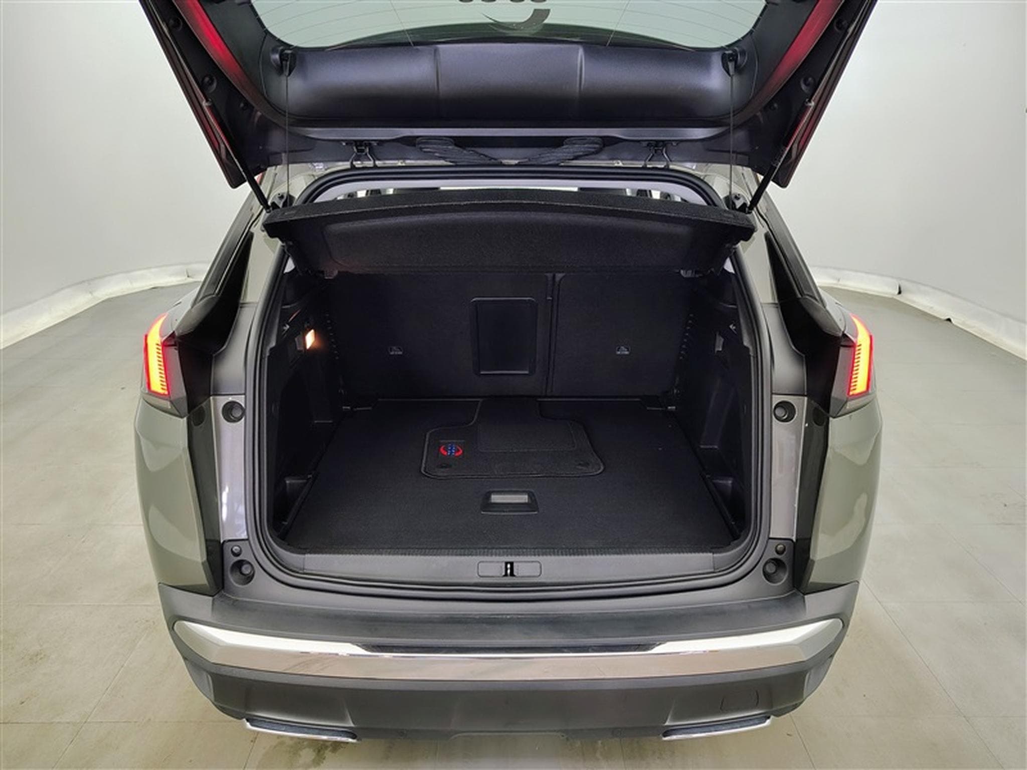 Peugeot 3008 1.2 EAT8 Allure Navi / PDC+Caméra (2019) - Photo 14