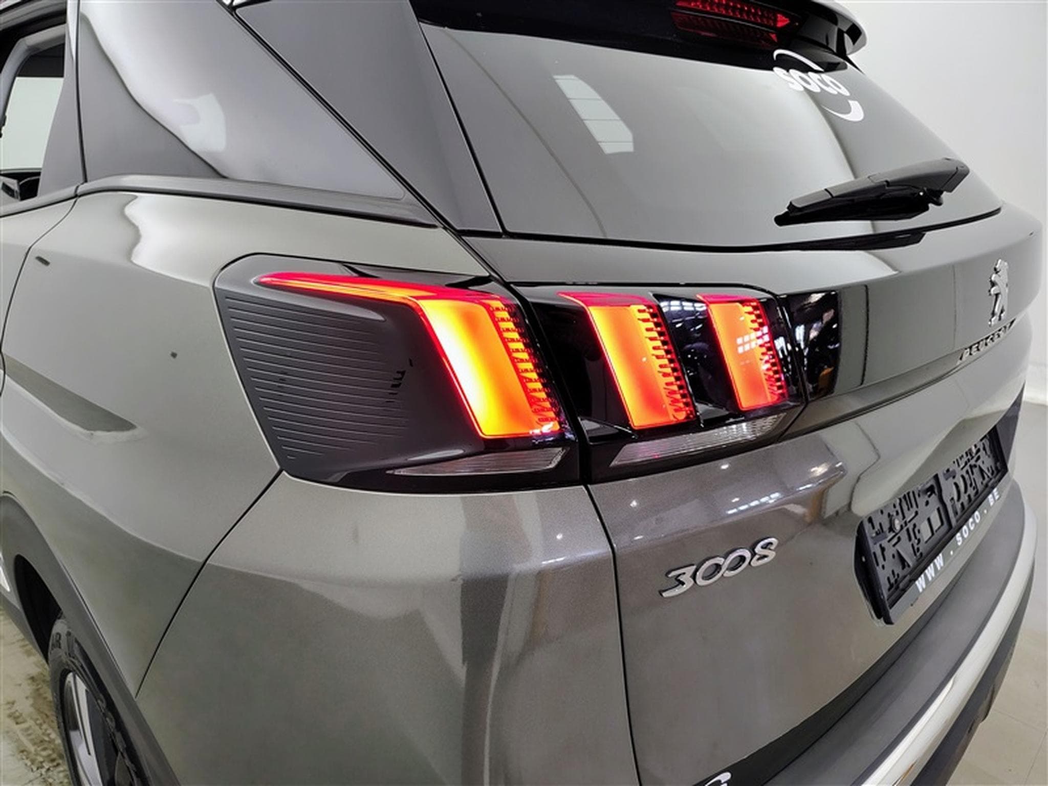 Peugeot 3008 1.2 EAT8 Allure Navi / PDC+Caméra (2019) - Photo 16