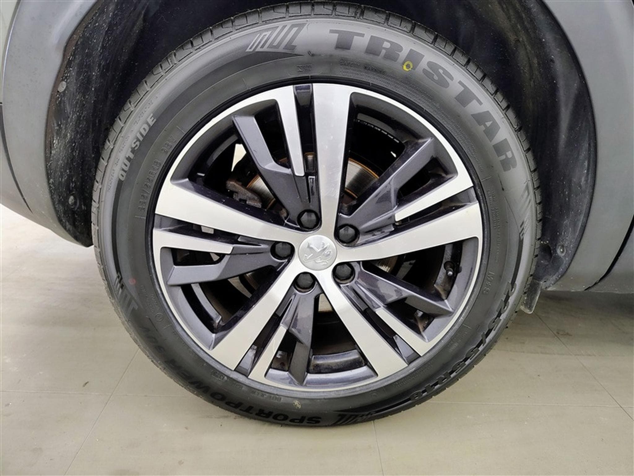 Peugeot 3008 1.2 EAT8 Allure Navi / PDC+Caméra (2019) - Photo 6
