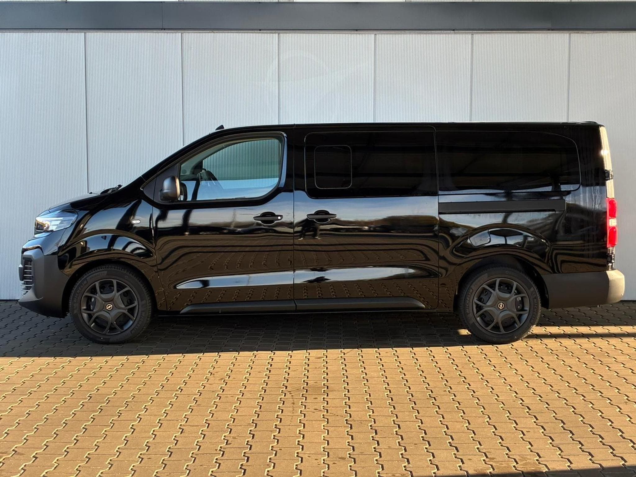 Opel Vivaro Kombi XL (2025) - Foto 2