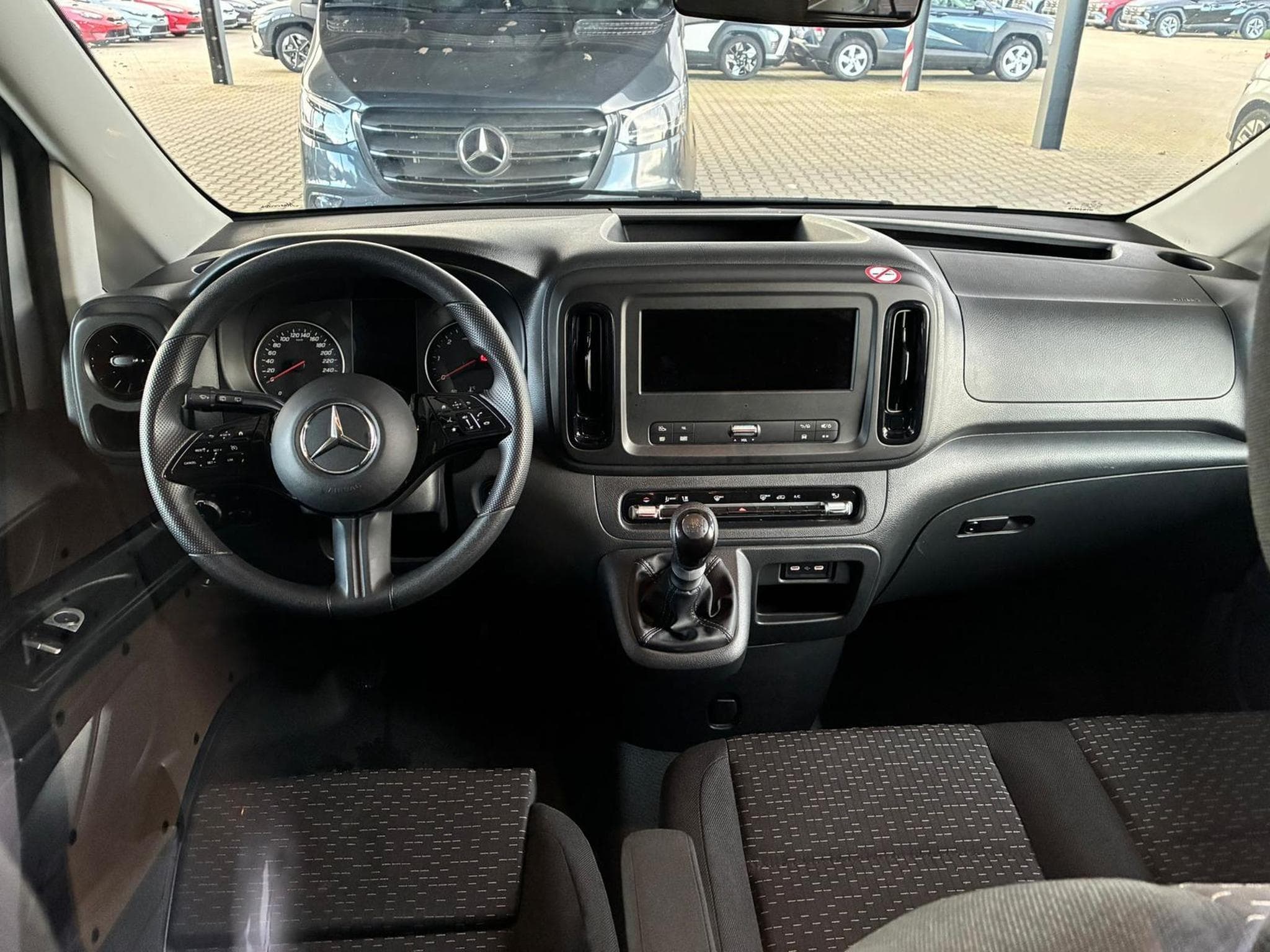 Mercedes Vito Standard (2024) - Photo 6
