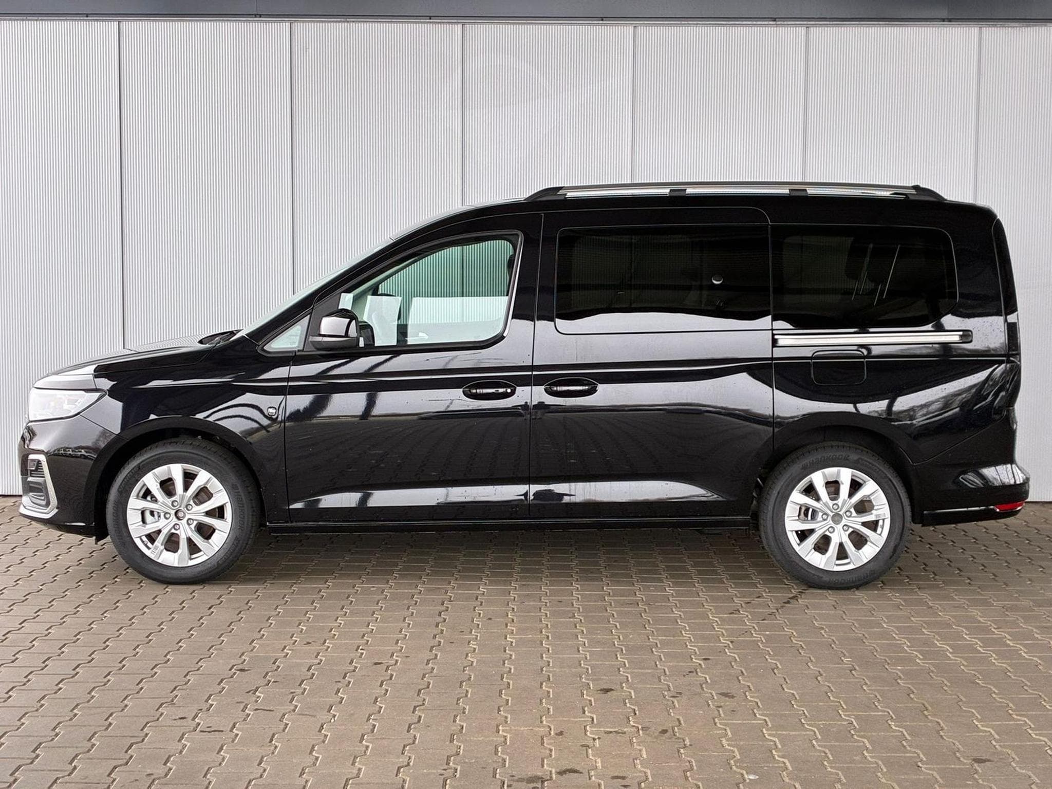 Ford Tourneo Titanium (2026) - Photo 2