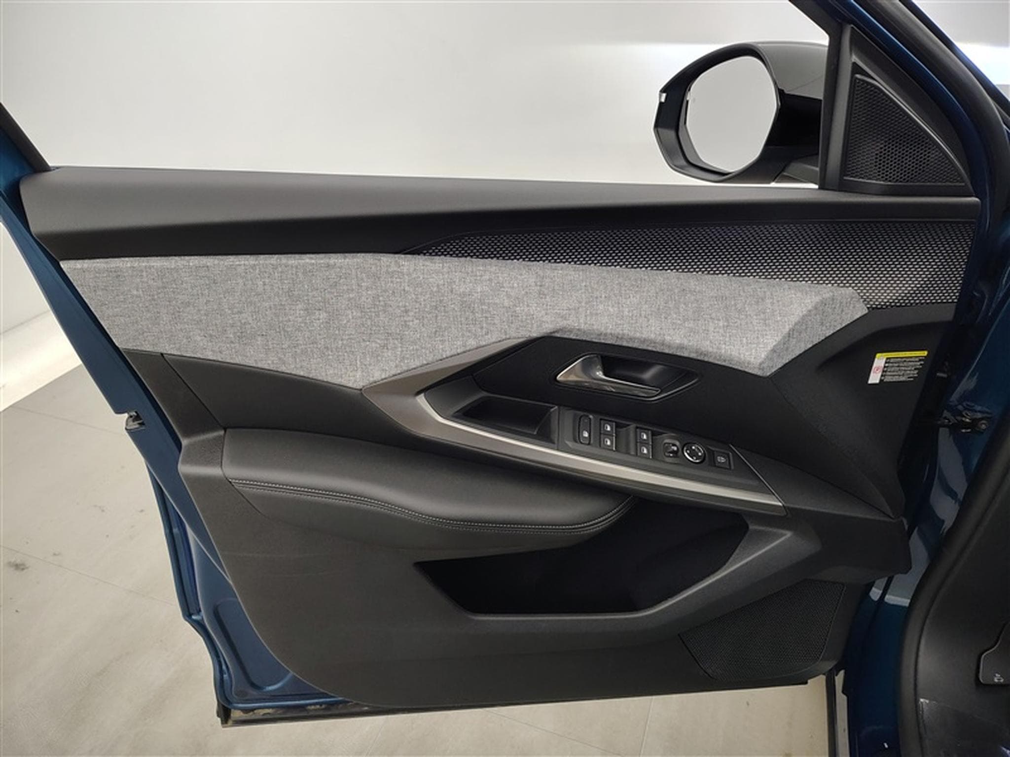Peugeot 5008 1.2 HYBRID 145cv e-DSC6 GT 7pl. NAVI / FULL LED / PANO / CAM (2026) - Photo 17