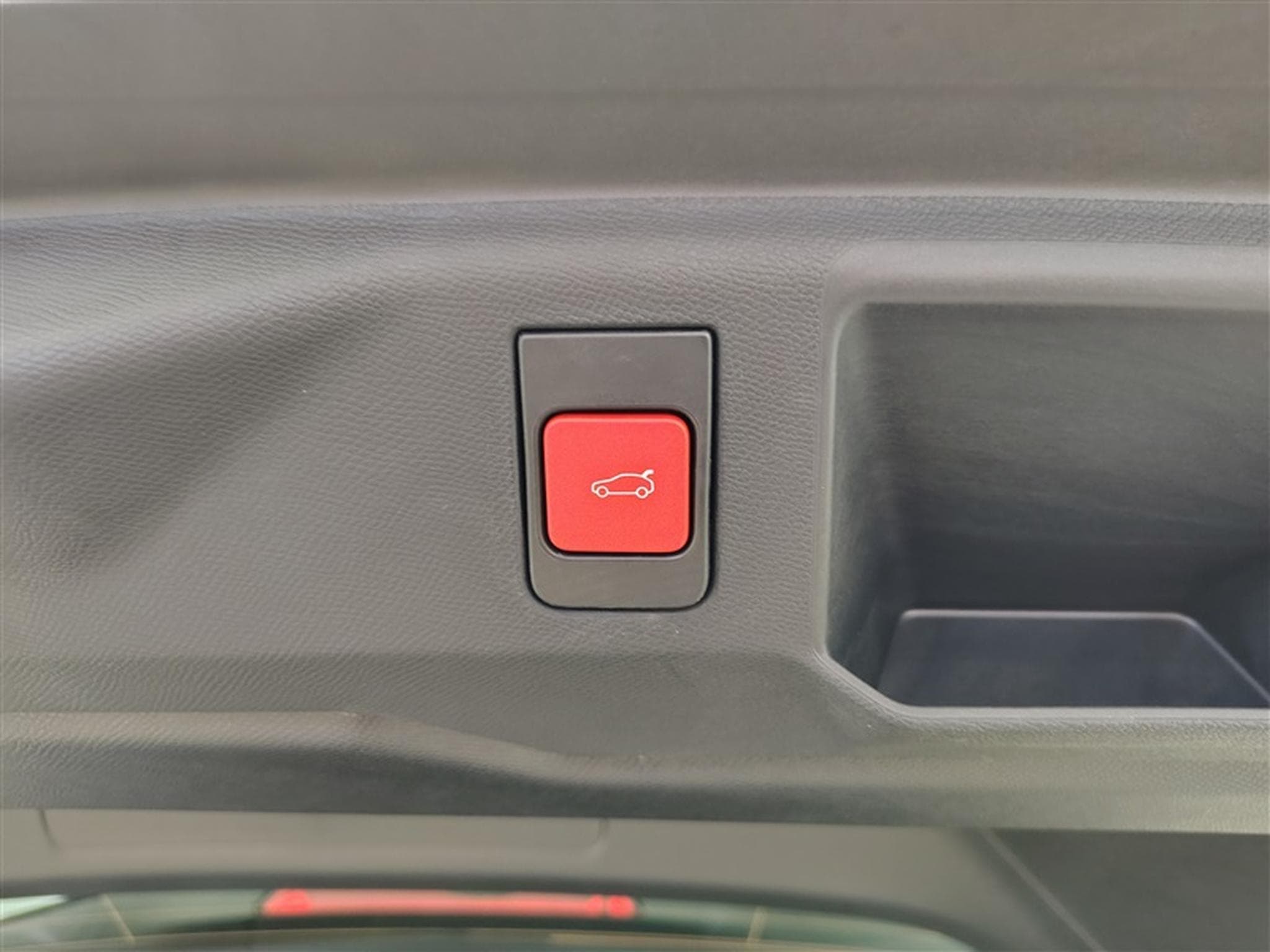 Peugeot 5008 1.2 HYBRID 145cv e-DSC6 GT 7pl. NAVI / FULL LED / PANO / CAM (2026) - Photo 21