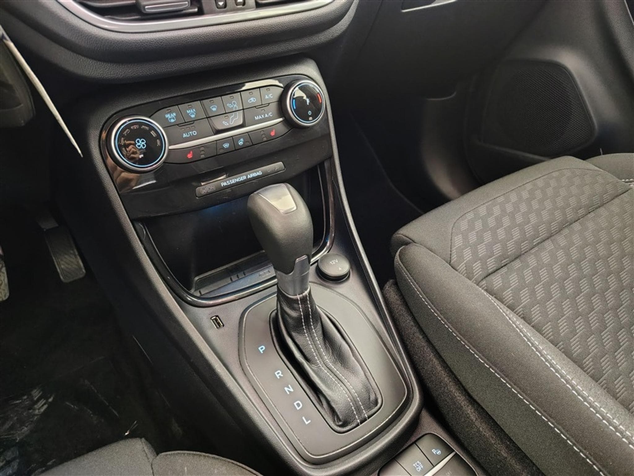 Ford Puma 1.0 EcoBoost AUT. MHEV Titanium NAVI / CARPLAY (2023) - Photo 12