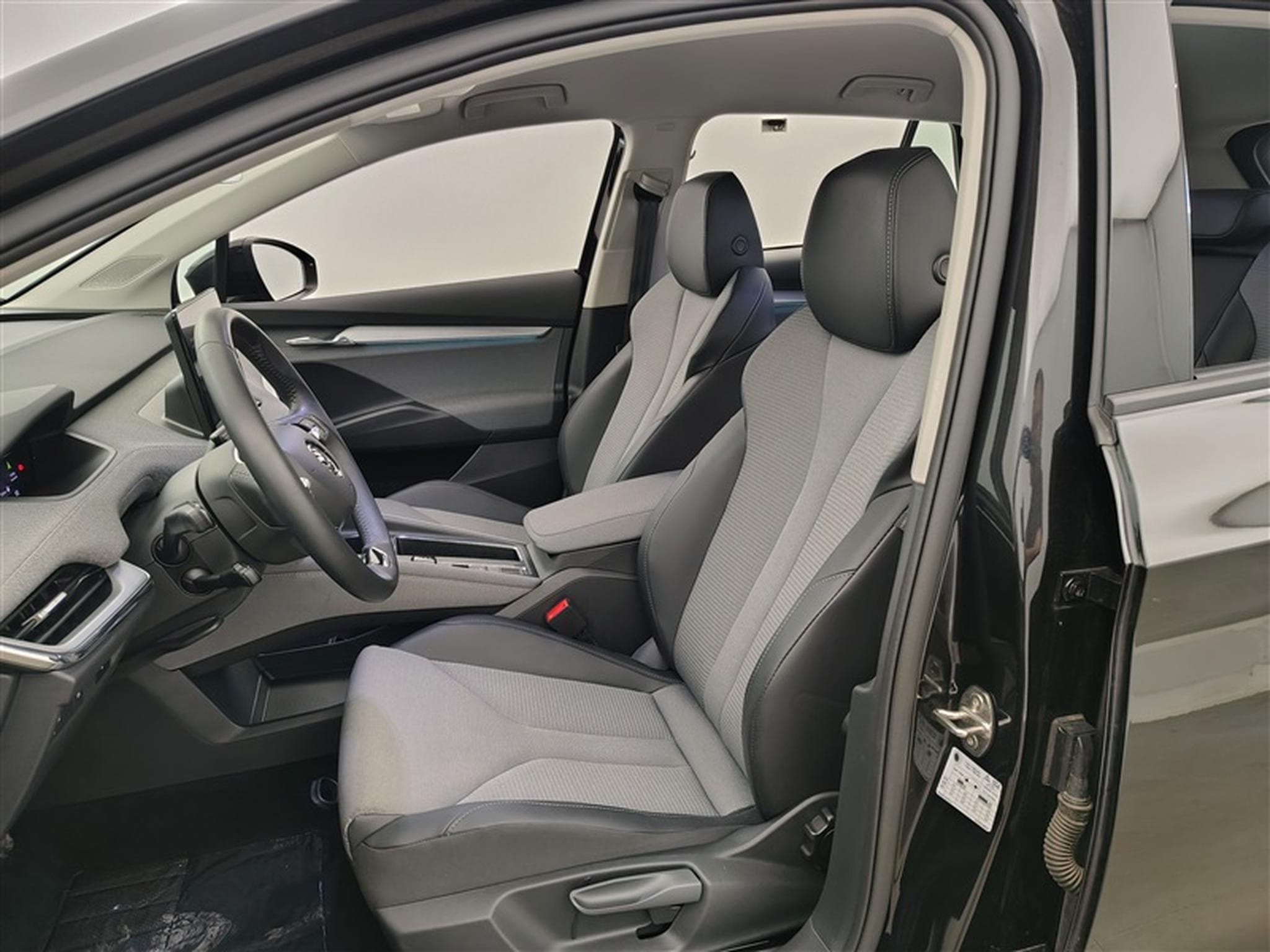 Skoda Enyaq ENYAQ IV 60 Business S-CUIR/NAVI/FULL LED/JA19/PDC (2023) - Photo 6