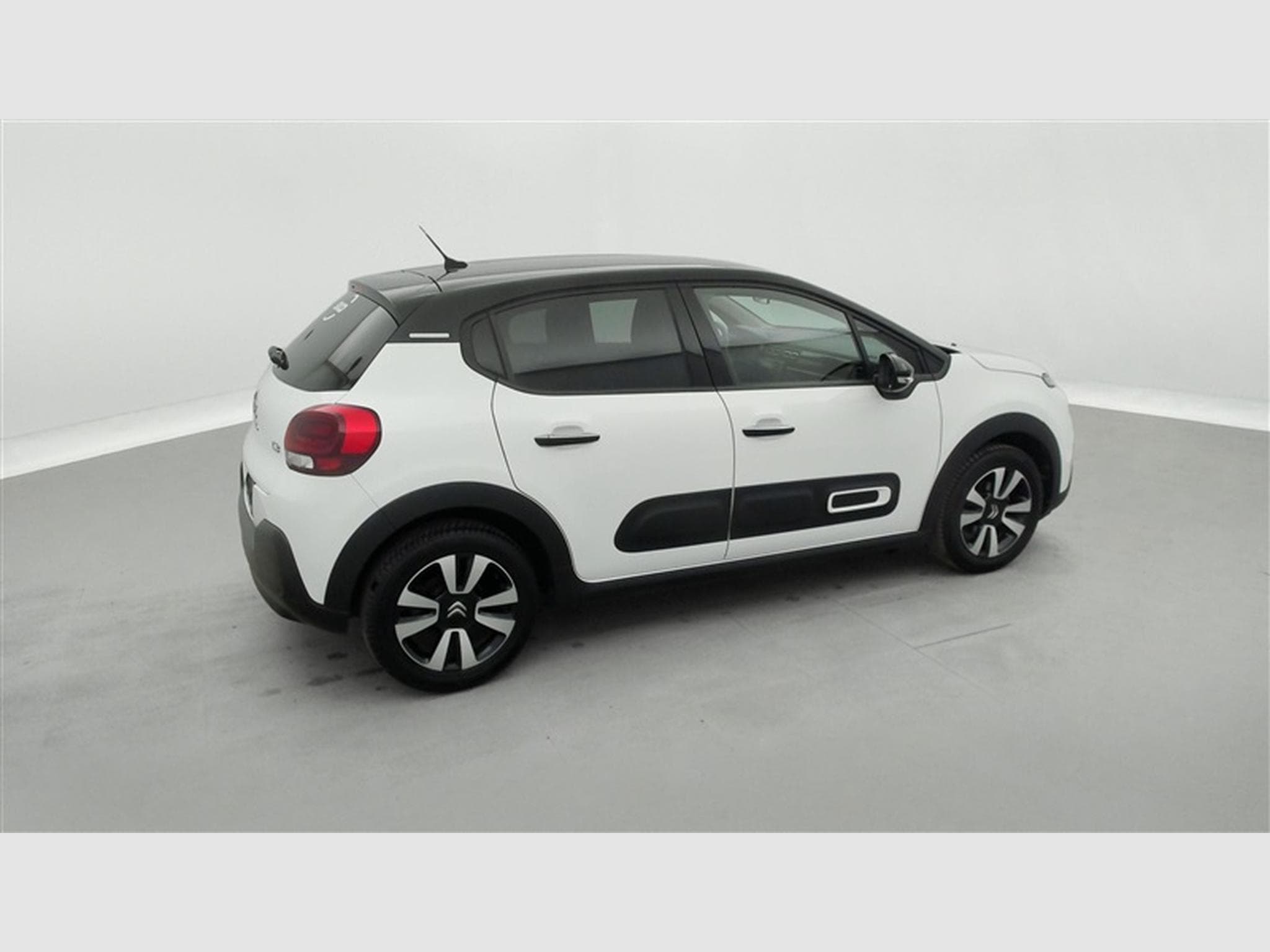 Citroen C3 1.2i PureTech Shine CARPLAY / FULL LED / JA 16" (2023) - Photo 24
