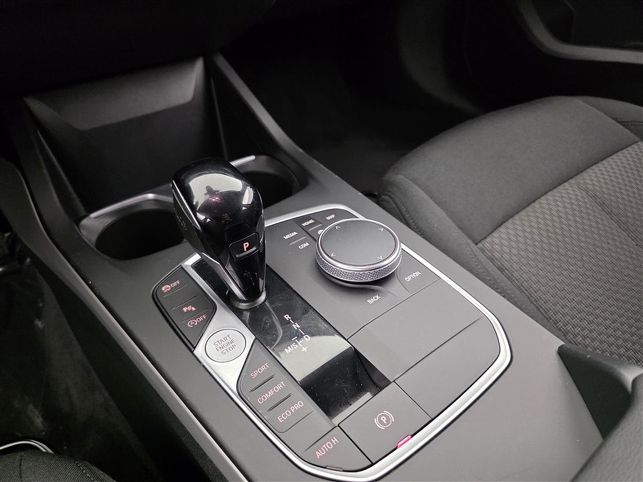 BMW 118 iA  Navi Cockpit / Led / PDC av+ar (2022) - Photo 12