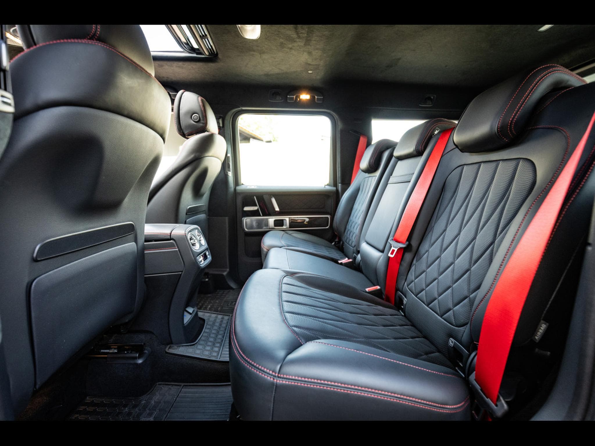 Mercedes G 63 AMG V8 BI-TURBO (FACELIFT) – PACK NIGHT - OBSIDIAN BLACK METALLI (2025) - Photo 16