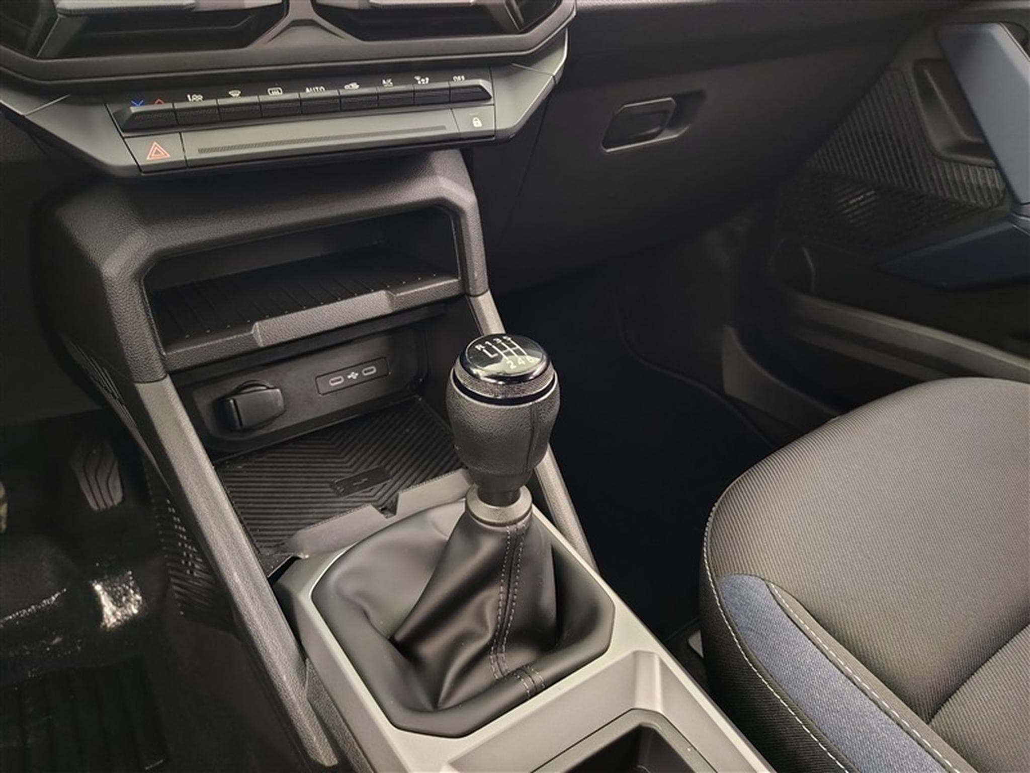 Dacia Duster 1.2 TCe Journey (2024) - Photo 12