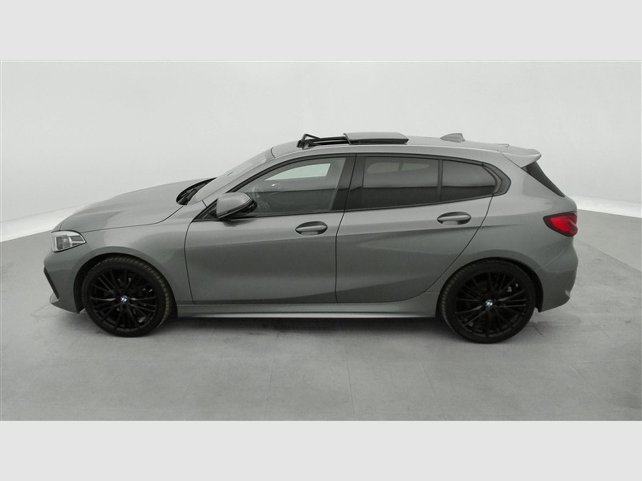 BMW 118 118iA Pack M NAVI / CARPLAY / CAMERA / TO PANO (2024) - Photo 3