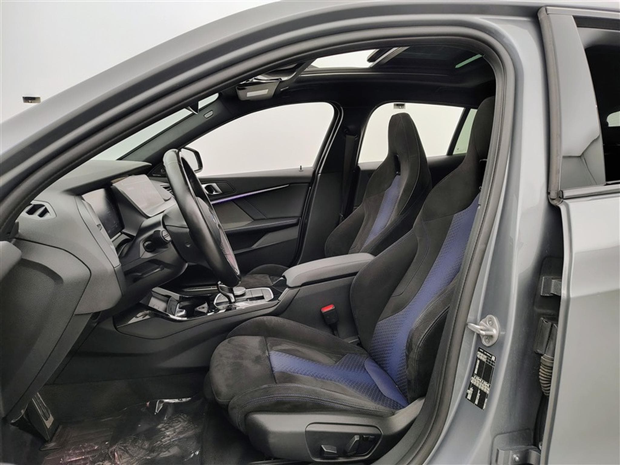BMW 118 118iA Pack M NAVI / CARPLAY / CAMERA / TO PANO (2024) - Photo 7