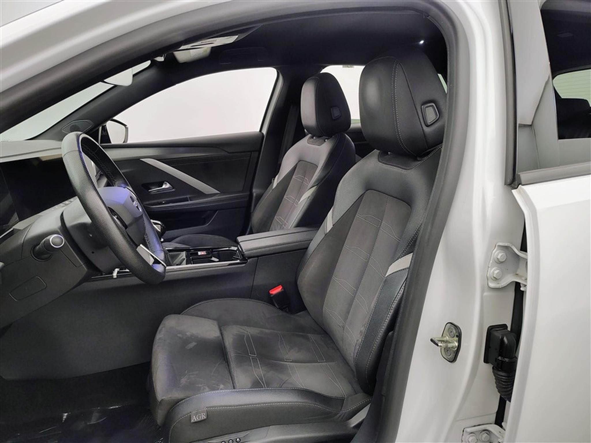 Opel Astra 1.2 Turbo 130cv GS NAVI / FULL LED / ALCANTARA / CAMERA 360 (2024) - Photo 7