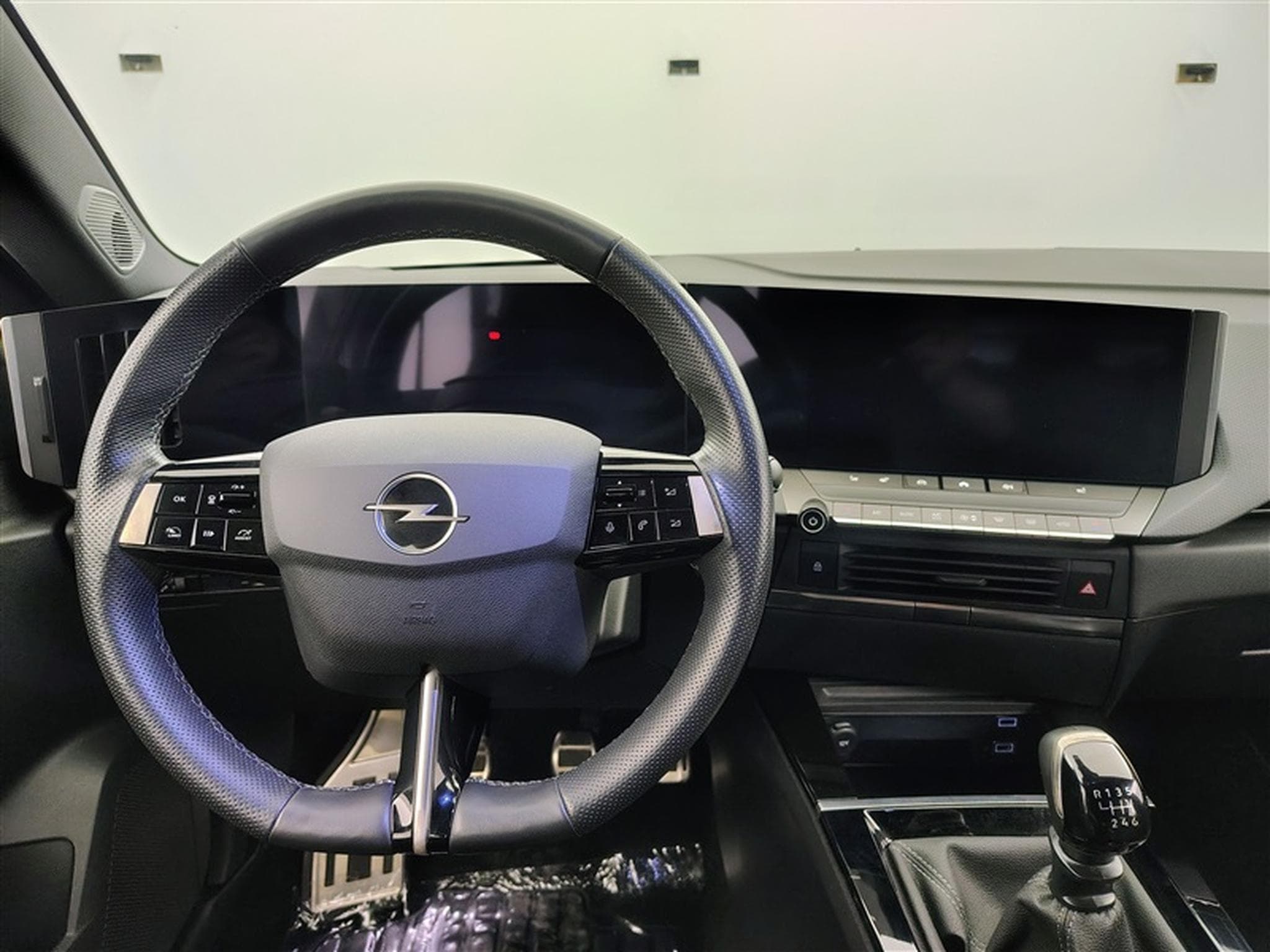 Opel Astra 1.2 Turbo 130cv GS NAVI / FULL LED / ALCANTARA / CAMERA 360 (2024) - Photo 9