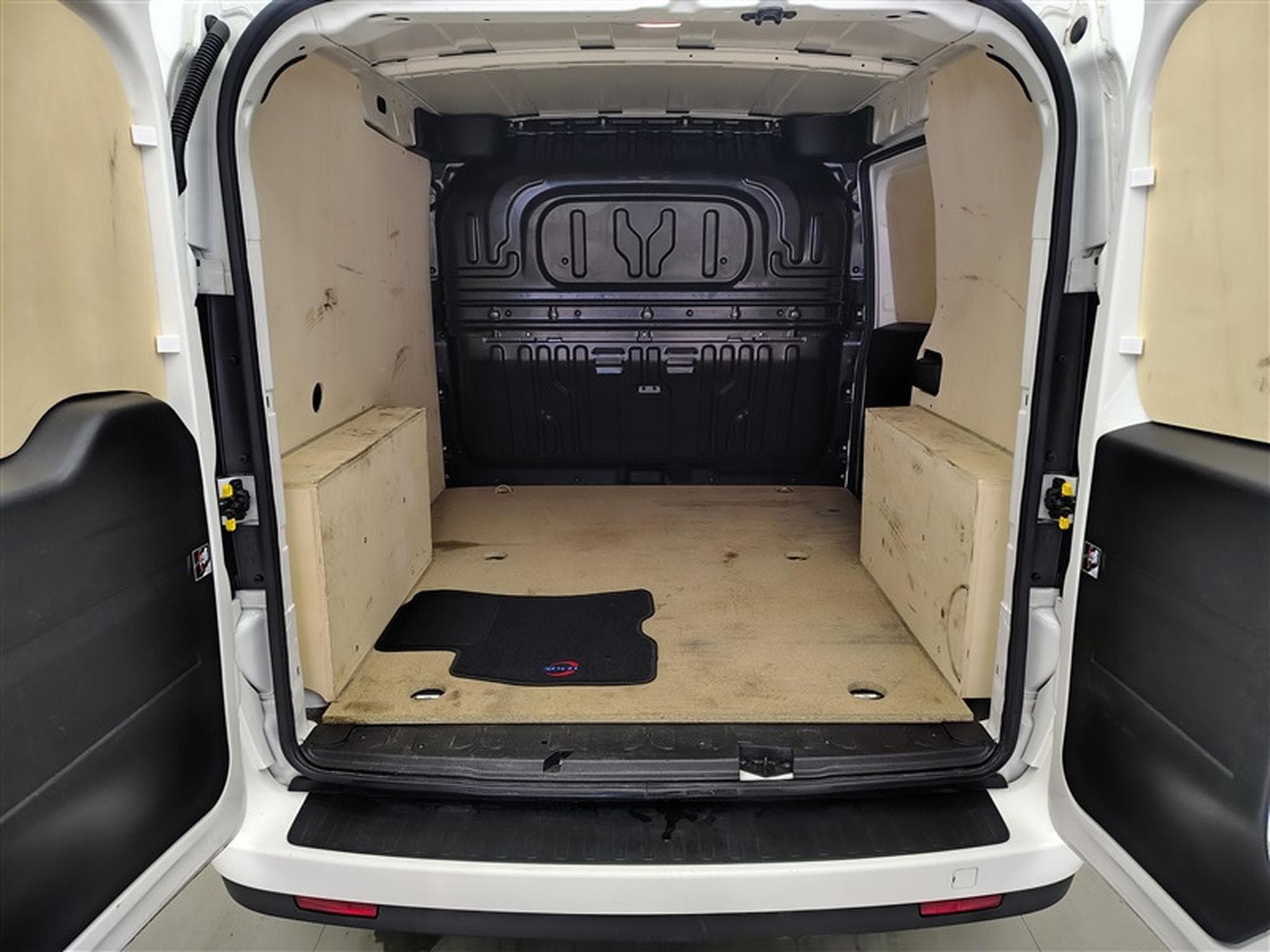 Fiat Doblo 1.6 MJET Cargo CLIM / CARPLAY (2023) - Photo 14