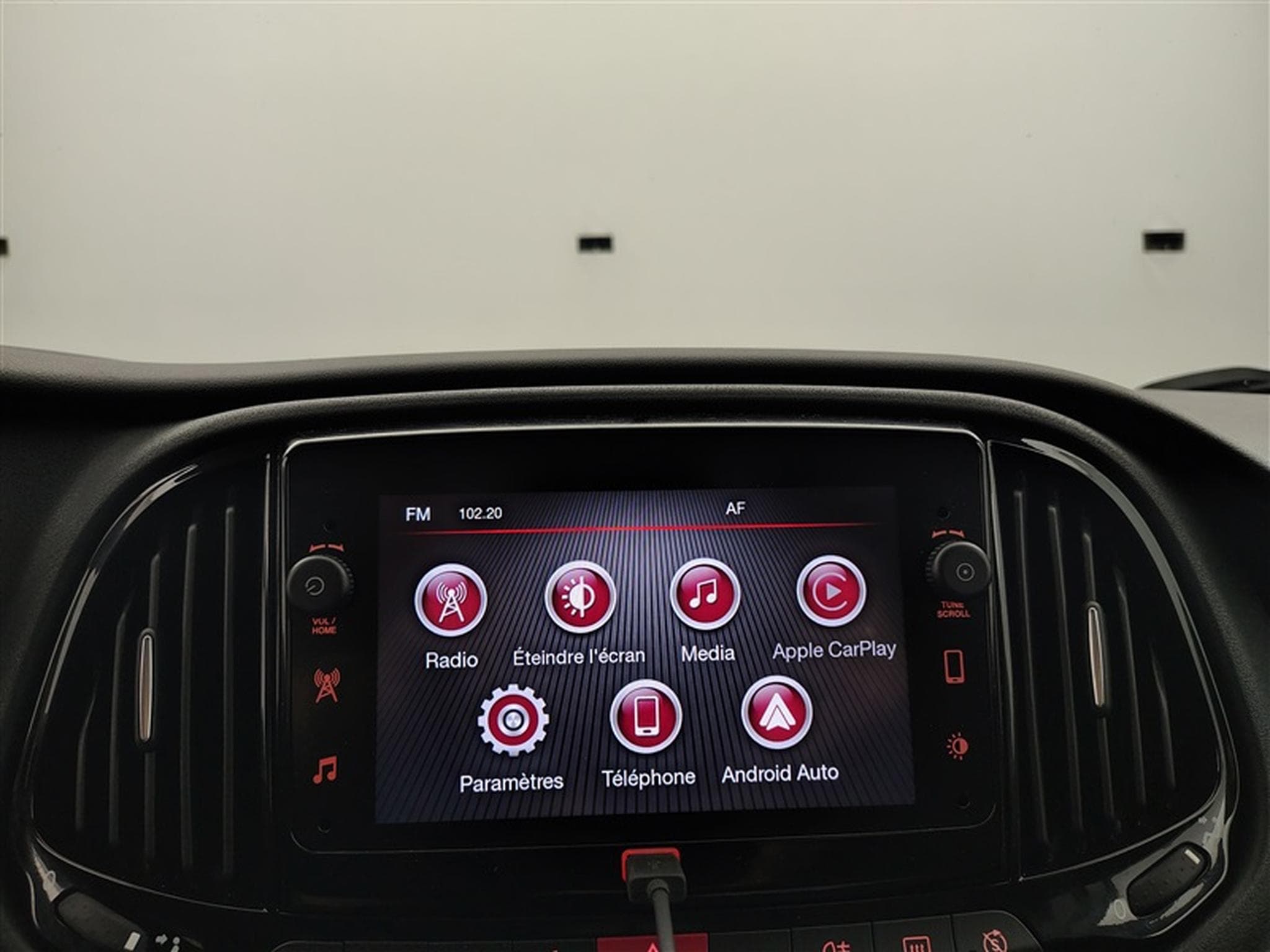 Fiat Doblo 1.6 MJET Cargo CLIM / CARPLAY (2023) - Photo 19