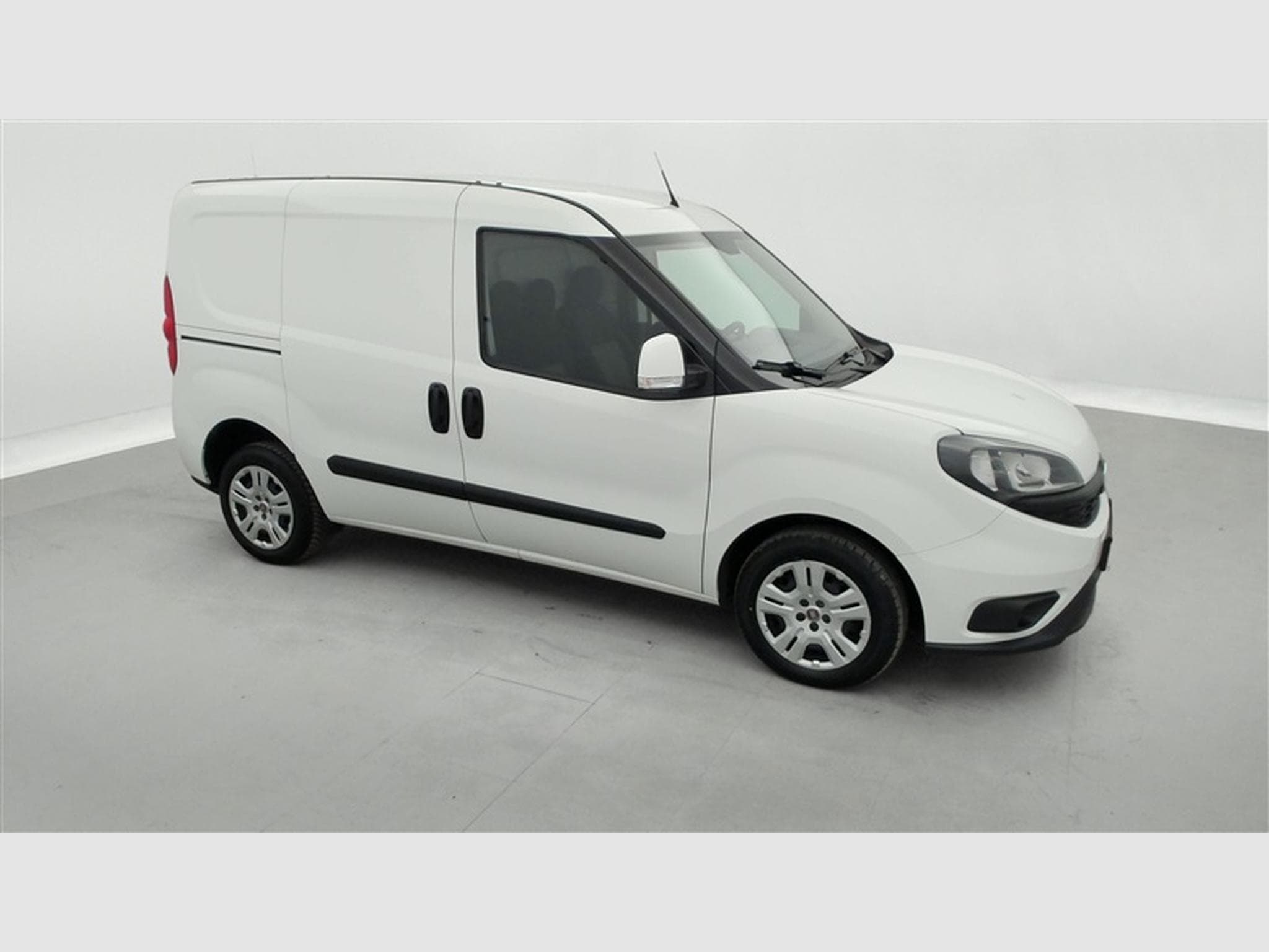 Fiat Doblo 1.6 MJET Cargo CLIM / CARPLAY (2023) - Photo 22