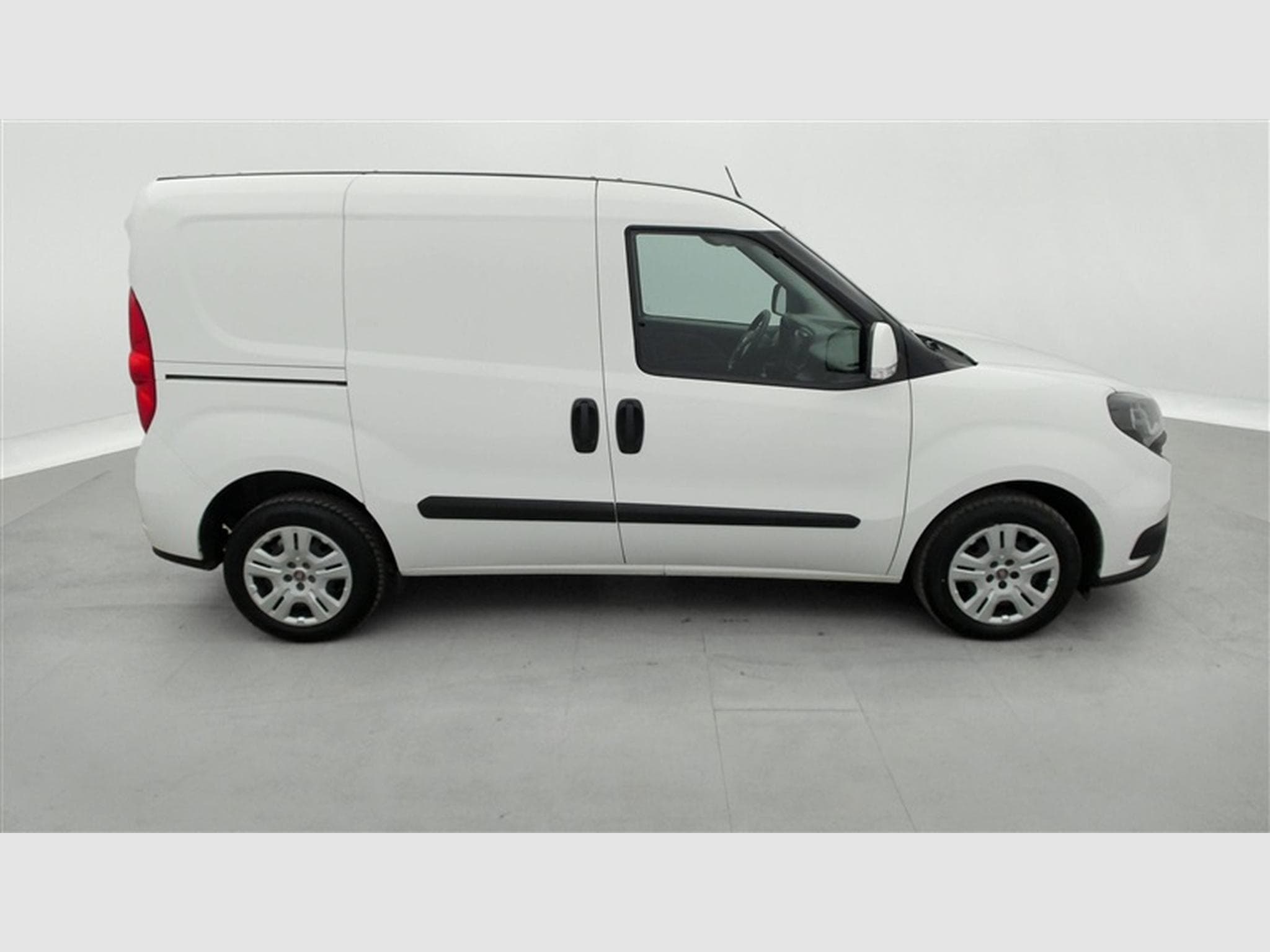 Fiat Doblo 1.6 MJET Cargo CLIM / CARPLAY (2023) - Photo 23