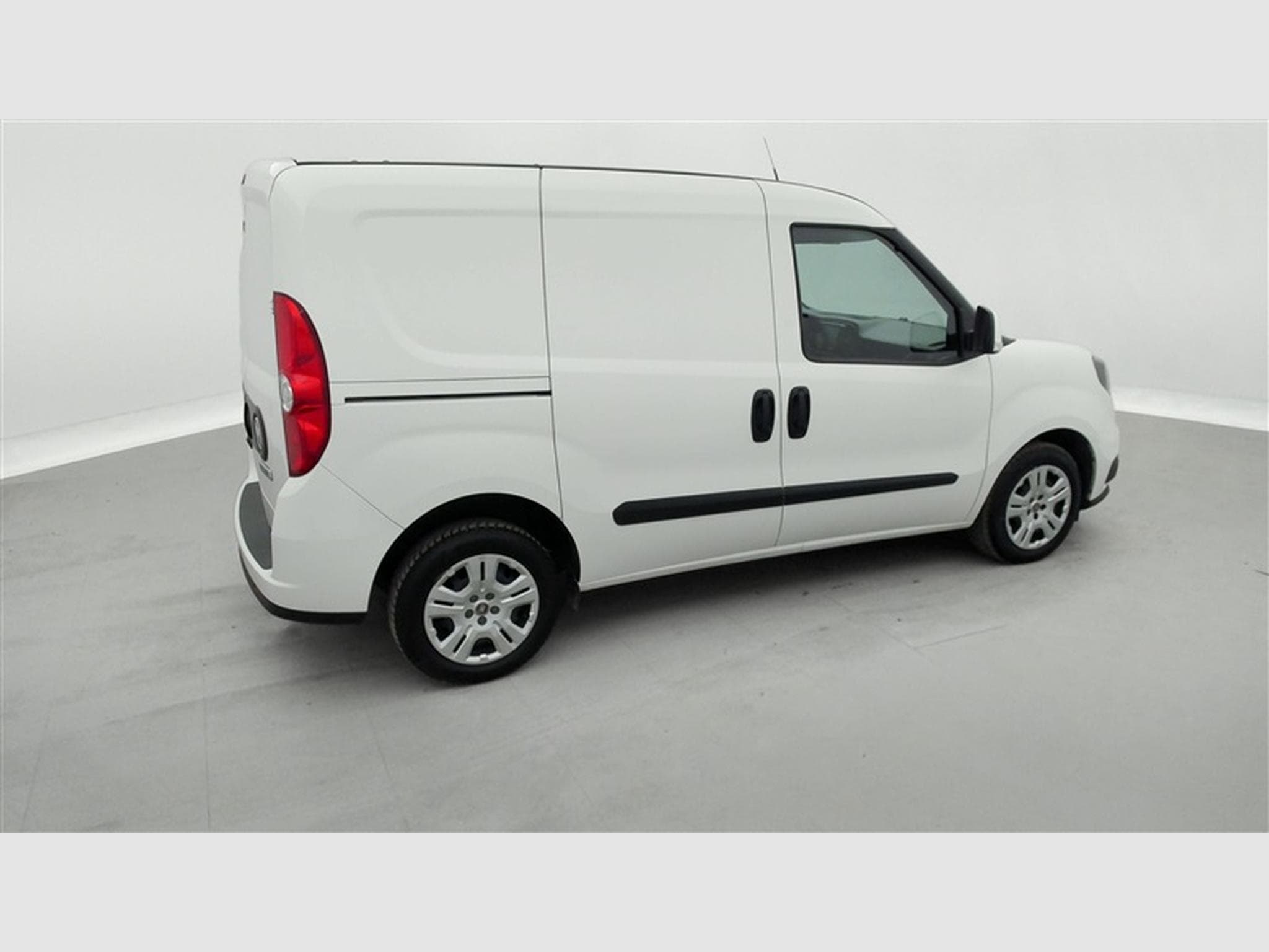 Fiat Doblo 1.6 MJET Cargo CLIM / CARPLAY (2023) - Photo 24