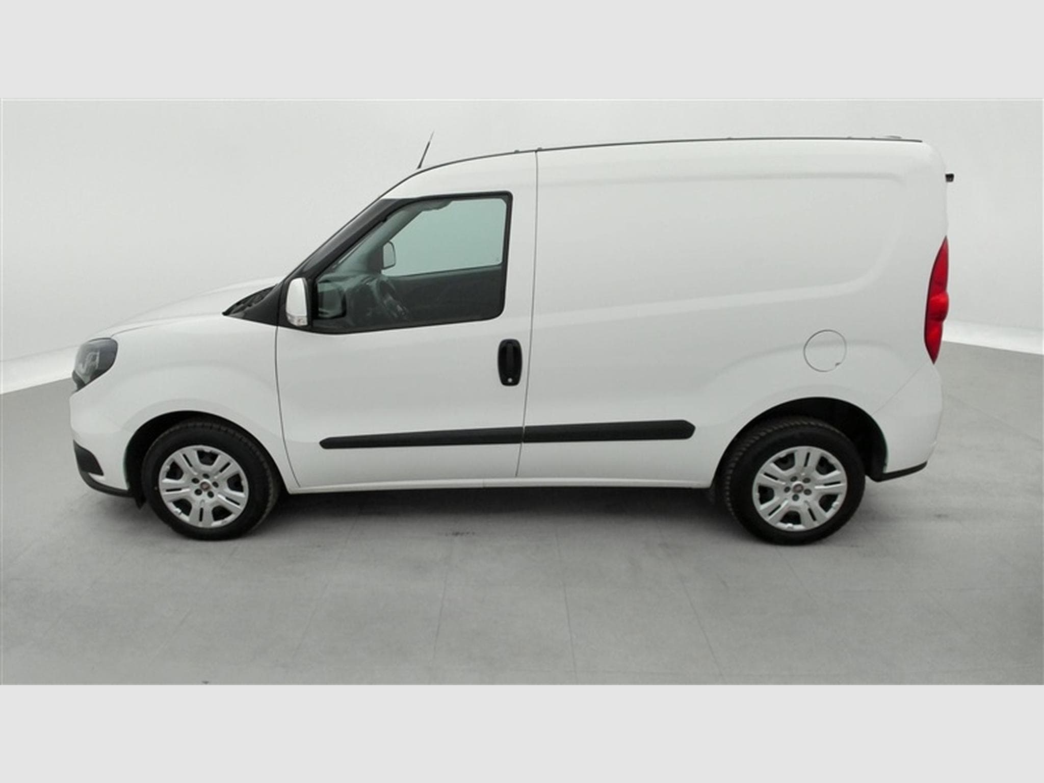 Fiat Doblo 1.6 MJET Cargo CLIM / CARPLAY (2023) - Photo 3