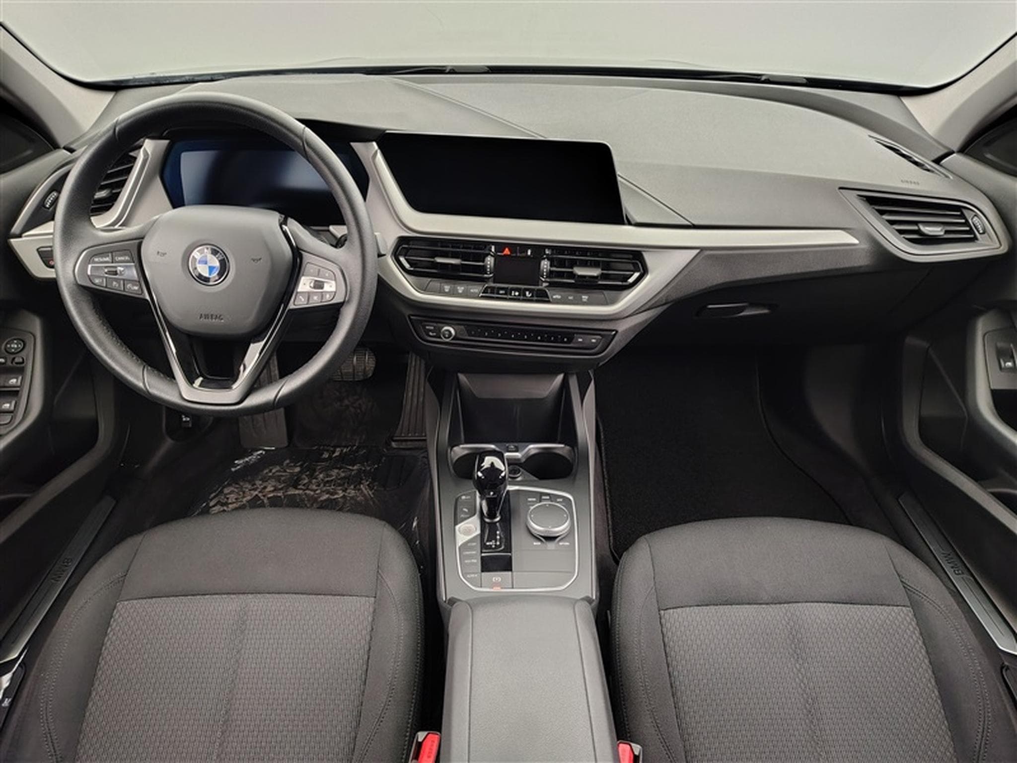 BMW 116 116dA Business Line NAVI/FULL LED/JA17/PDC AV AR (2022) - Photo 8
