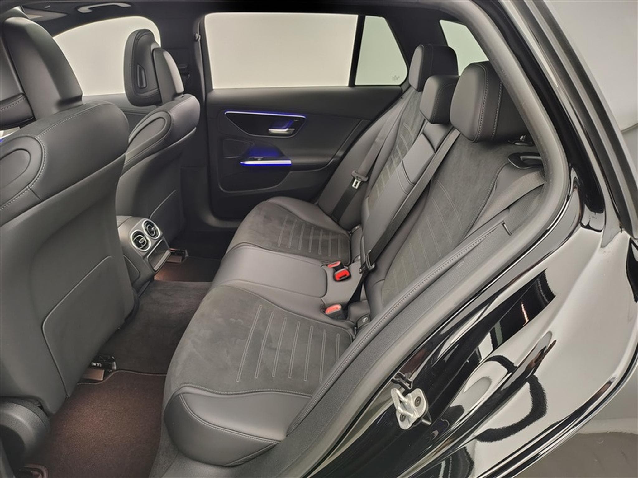 Mercedes C 200 d MHEV • STAR EDITION • AMG LINE   • PACK NIGHT (2025) - Photo 13