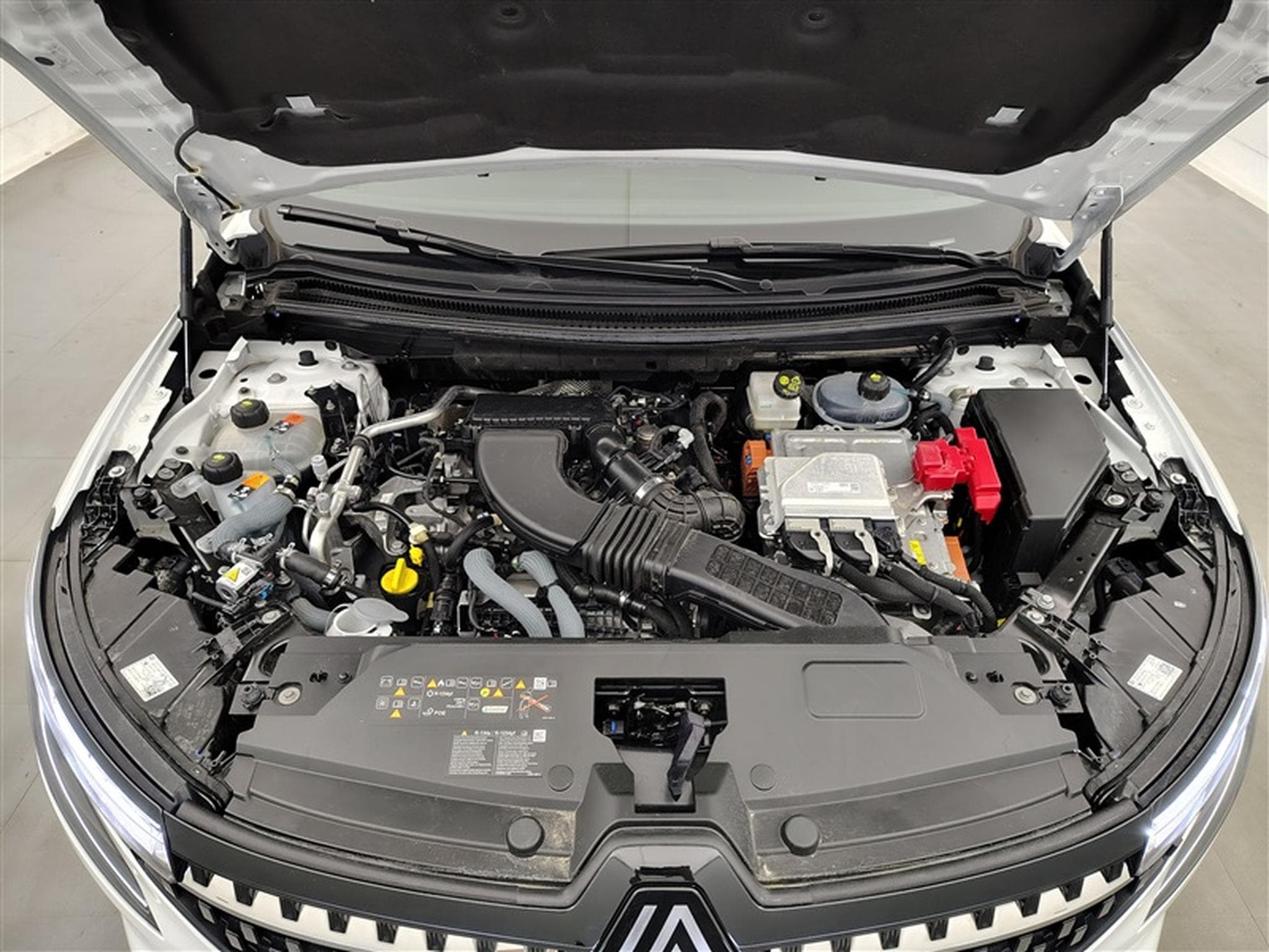 Renault Austral 1.2 E-Tec HEV Techno NAVI / FULL LED / S-CUIR (2024) - Foto 19