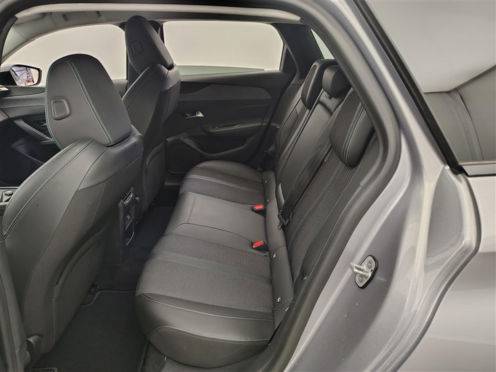 Peugeot 308 SW 1.2 PureTech Allure Pack S&S (EU6.4) (2023) - Photo 12