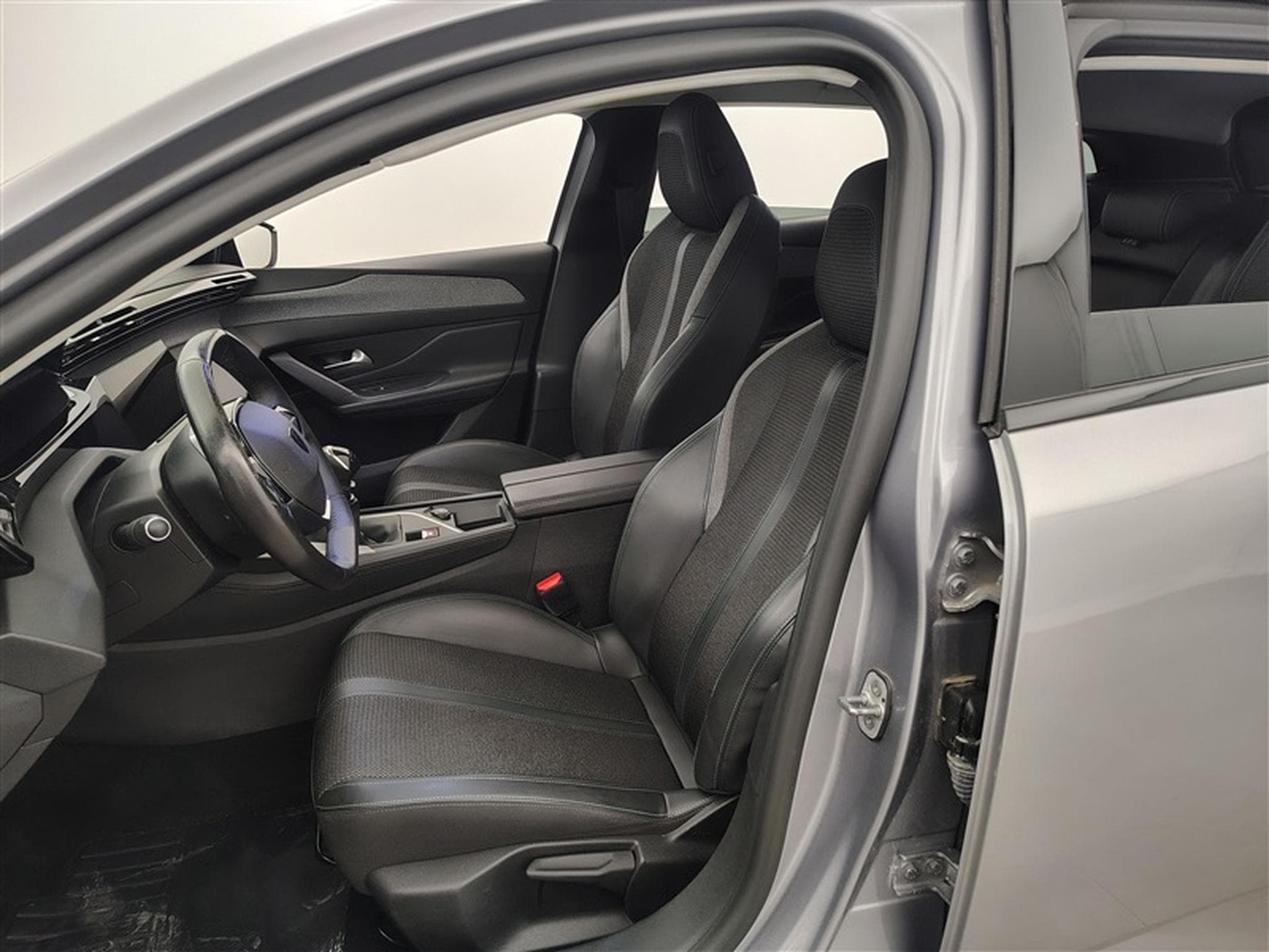Peugeot 308 SW 1.2 PureTech Allure Pack S&S (EU6.4) (2023) - Photo 6