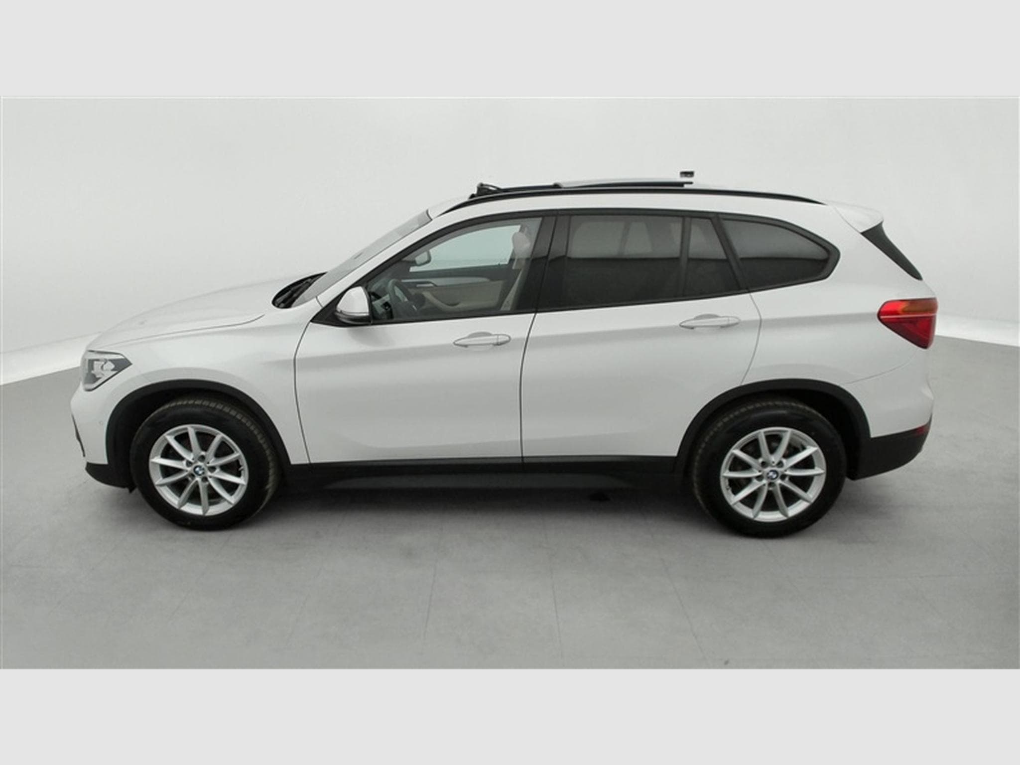 BMW X1 1.5i sDrive18 NAVI / CUIR / TOIT PANO (2021) - Photo 3