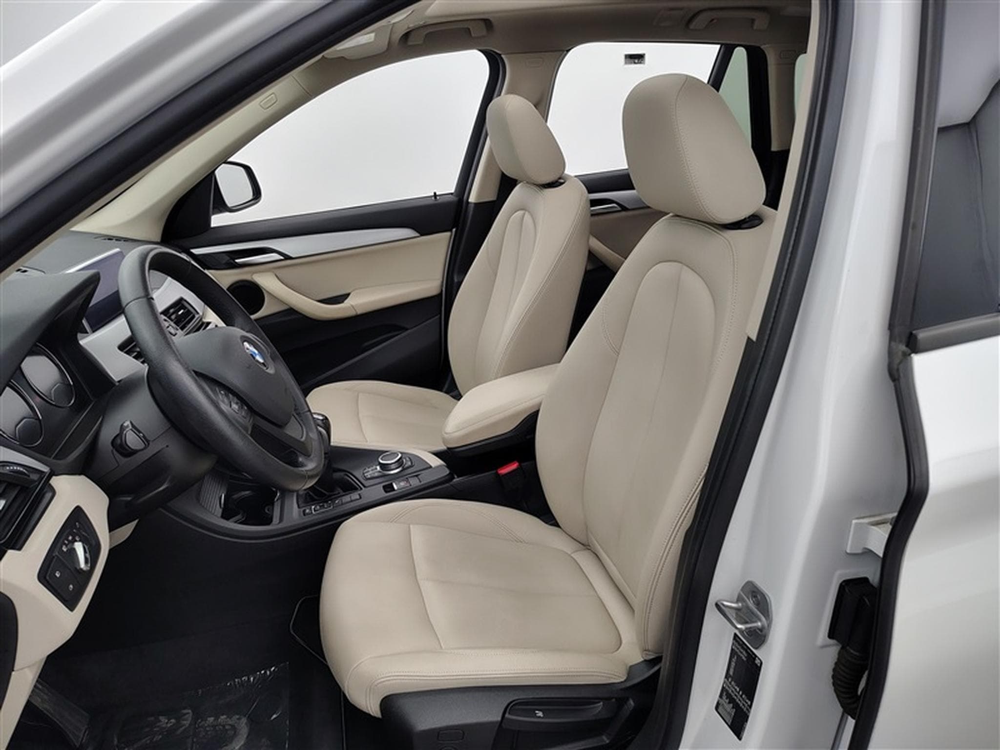 BMW X1 1.5i sDrive18 NAVI / CUIR / TOIT PANO (2021) - Photo 7