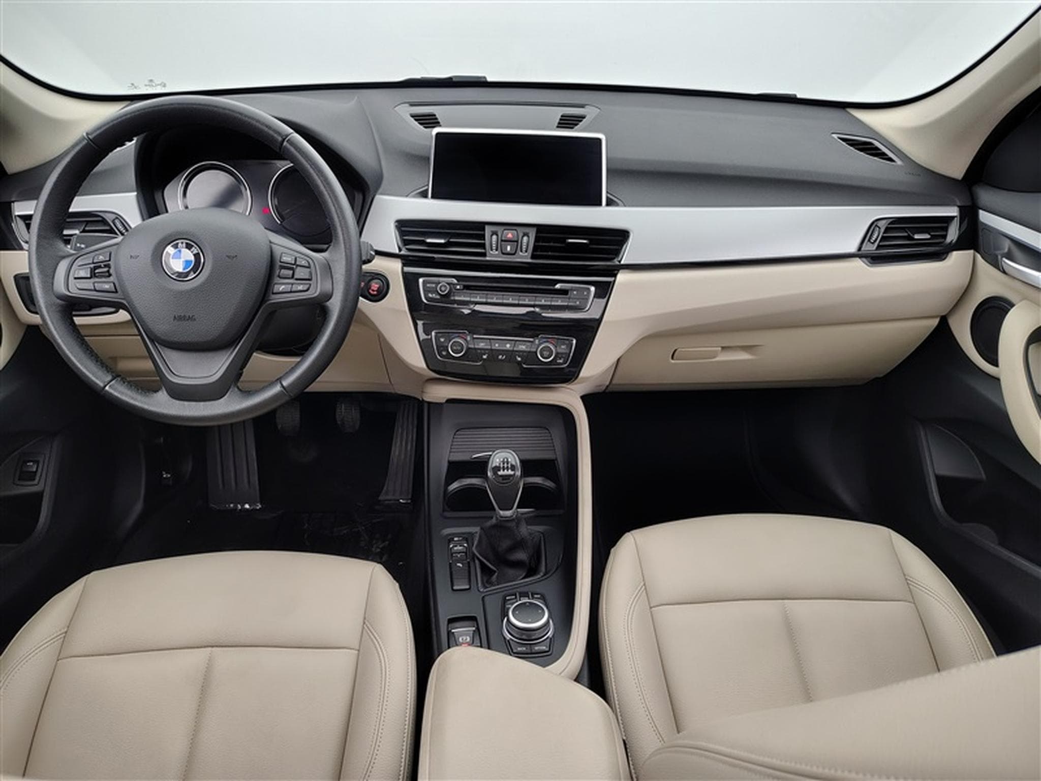 BMW X1 1.5i sDrive18 NAVI / CUIR / TOIT PANO (2021) - Photo 8