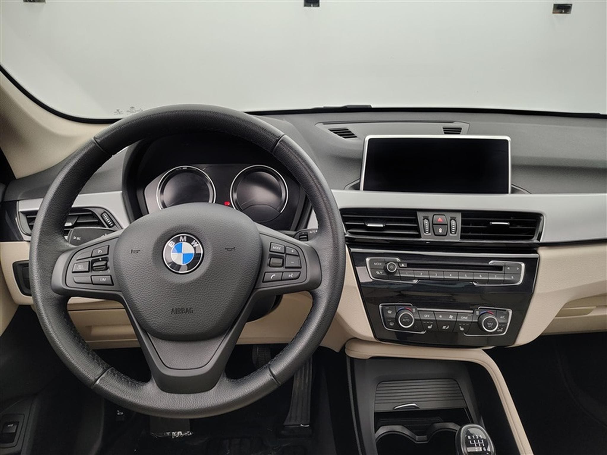 BMW X1 1.5i sDrive18 NAVI / CUIR / TOIT PANO (2021) - Photo 9